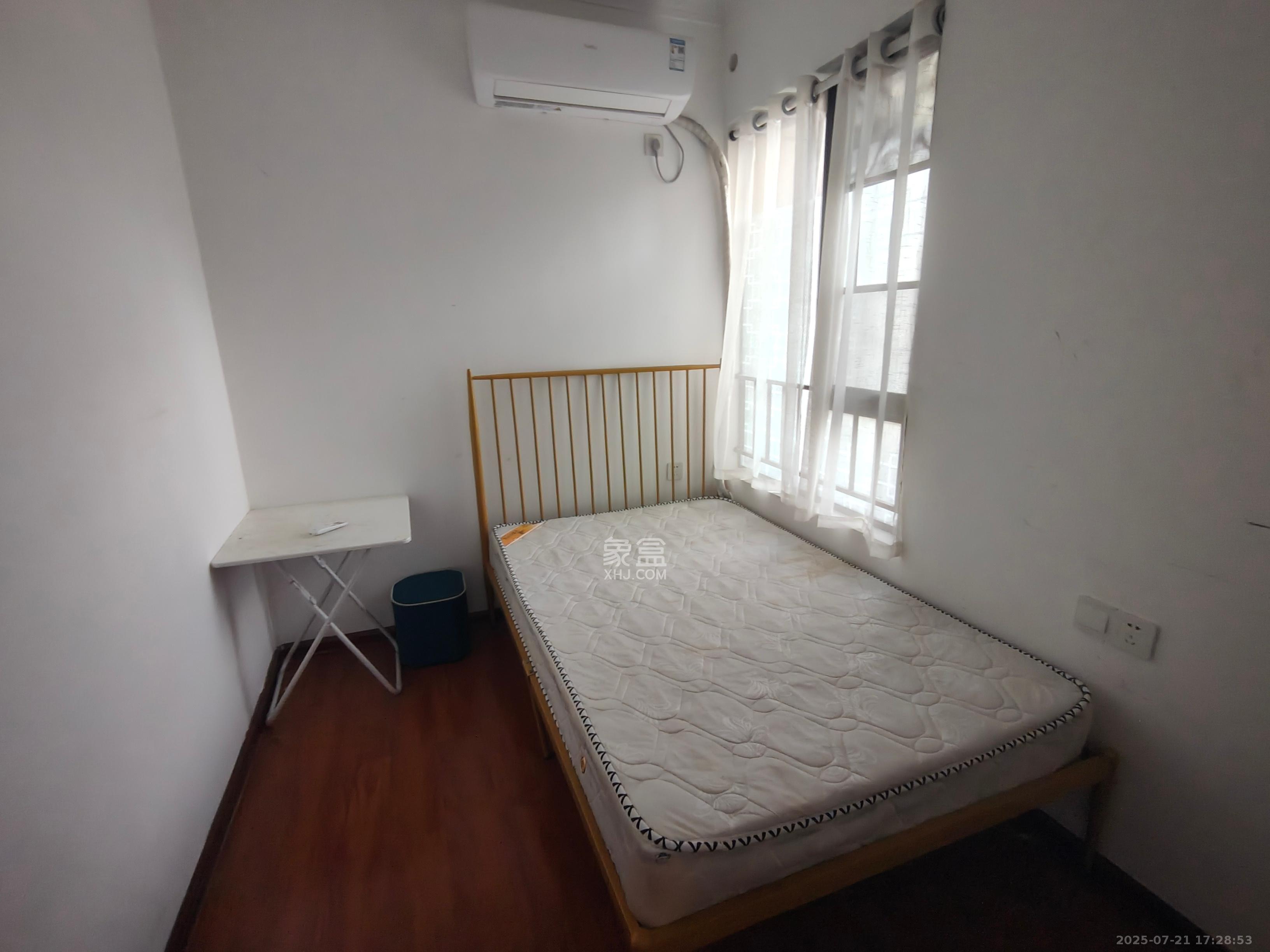 卓越浅水湾  1室2厅1卫    2500.0元/月 卓越浅水湾  1室2厅1卫    2500.0元/月室内图