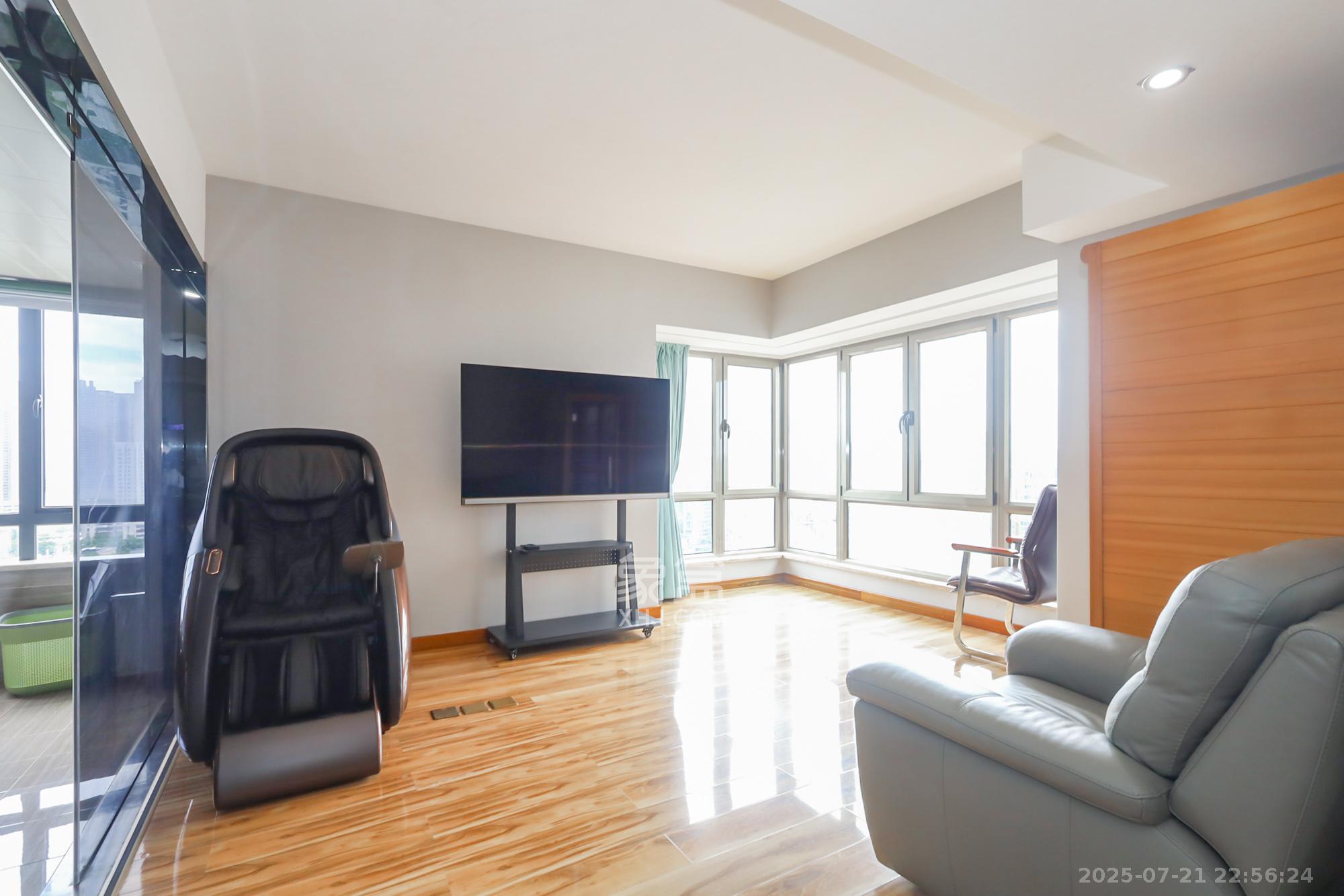 景秀江山  4室2厅2卫    190.0万卧室