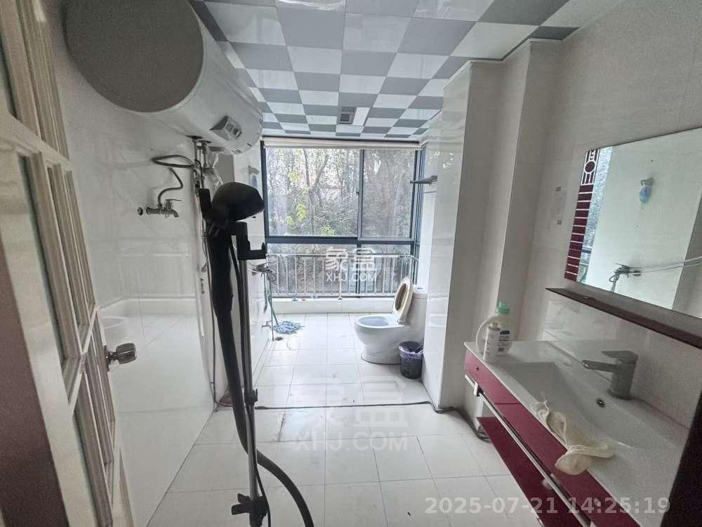 山水国际 3室2厅2卫 1800.0元/月 山水国际 3室2厅2卫 1800.0元/月室内图