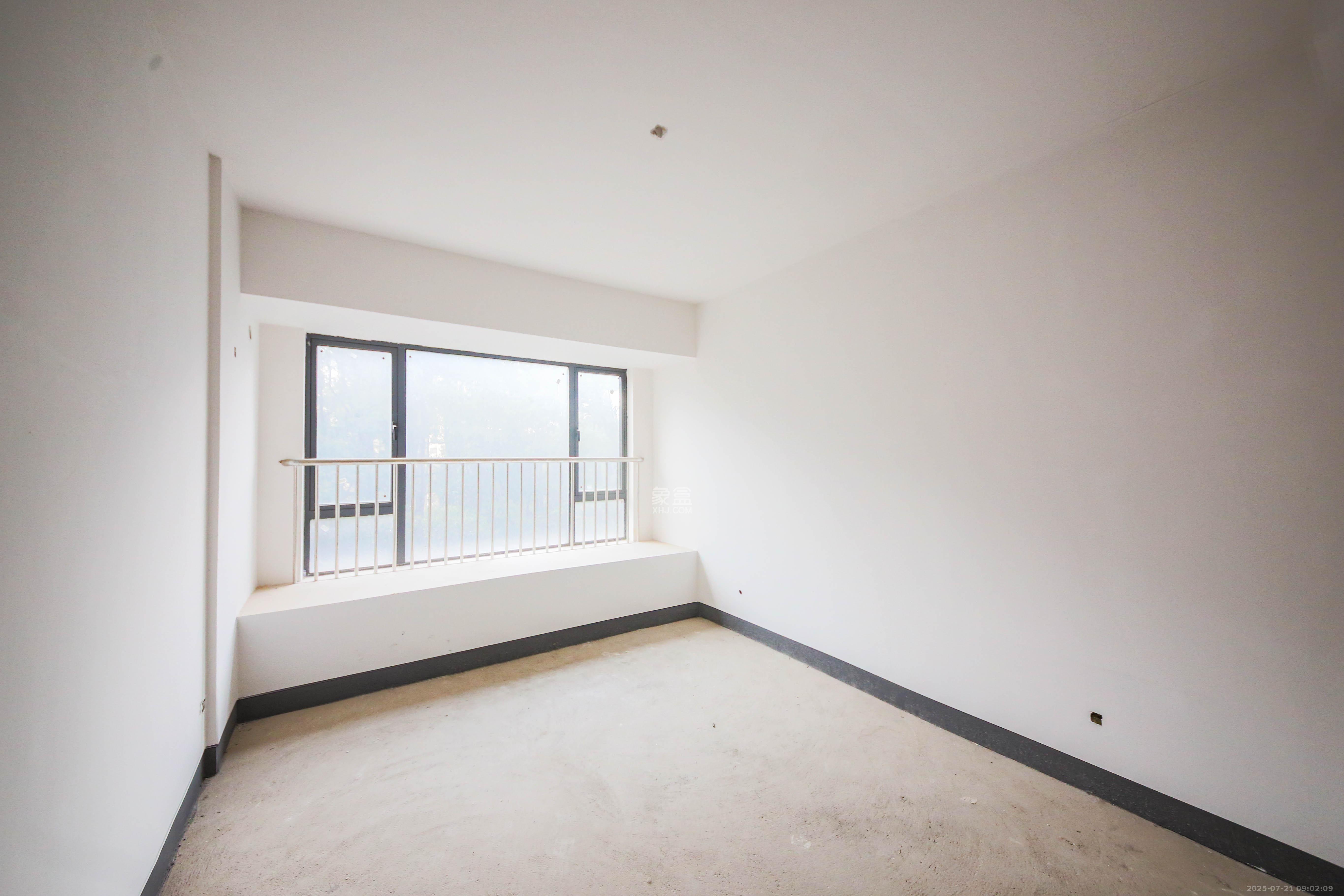 博林云栖 5室2厅3卫 220.0万 博林云栖 5室2厅3卫 220.0万卧室