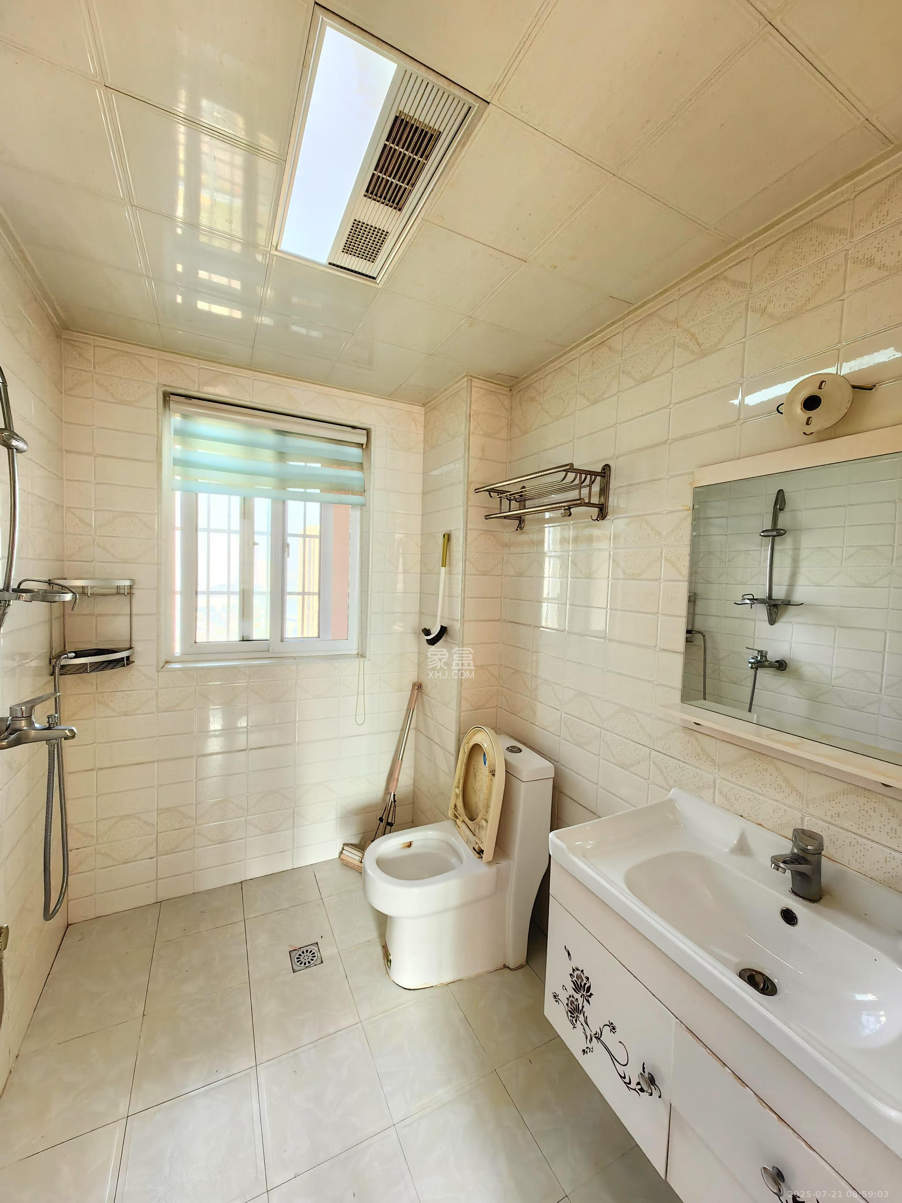 嘉顺苑  3室2厅2卫    2400.0元/月室内图