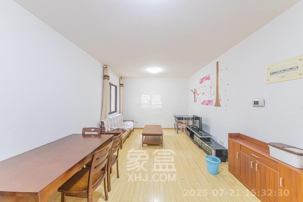 保利花园  3室2厅1卫   1700.00元/月