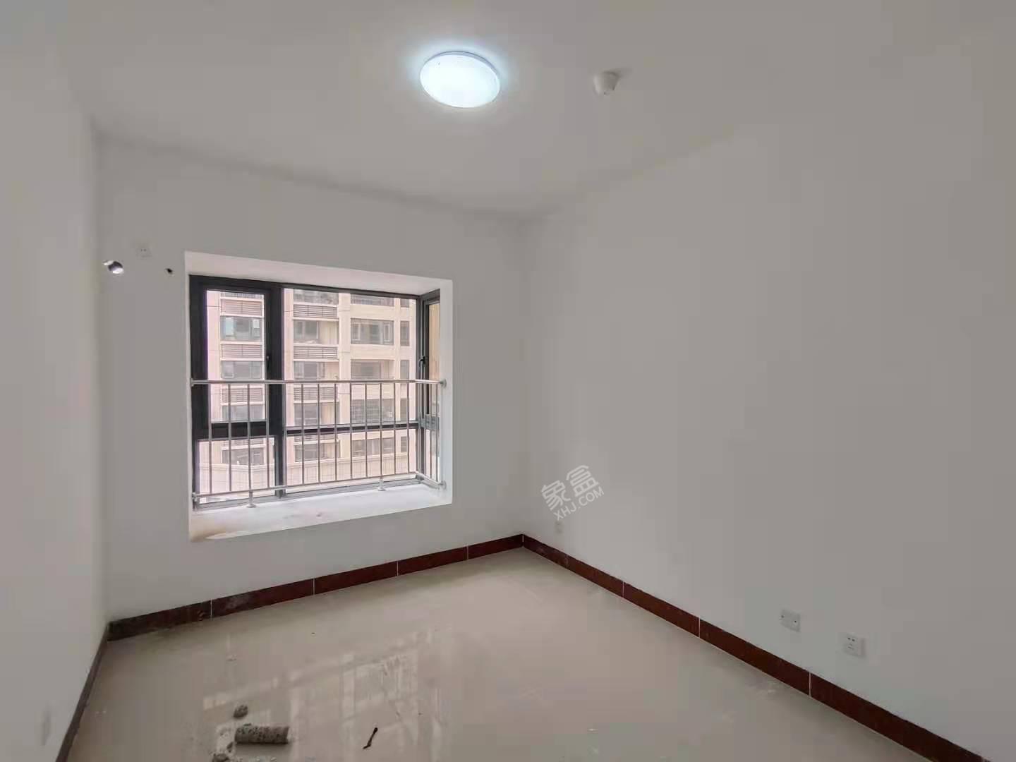 美舍嘉苑一期  4室2厅3卫    202.0万 美舍嘉苑一期  4室2厅3卫    202.0万客厅