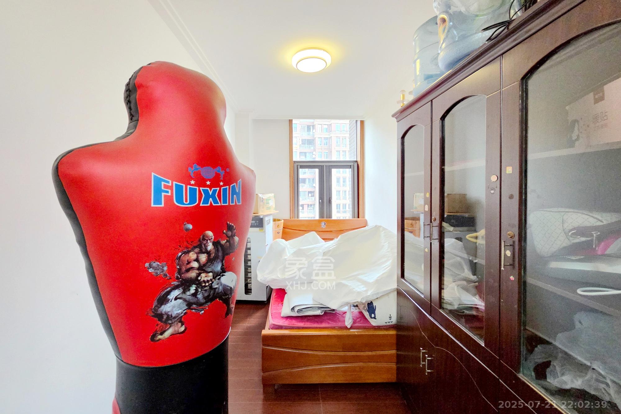 中隆国际御玺  4室2厅1卫    245.0万卧室