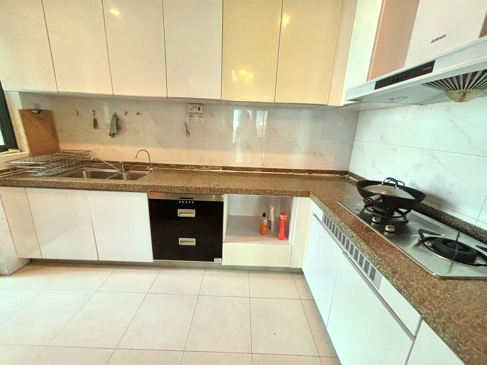 恒大绿洲 3室2厅2卫 2000.0元/月 恒大绿洲 3室2厅2卫 2000.0元/月室内图