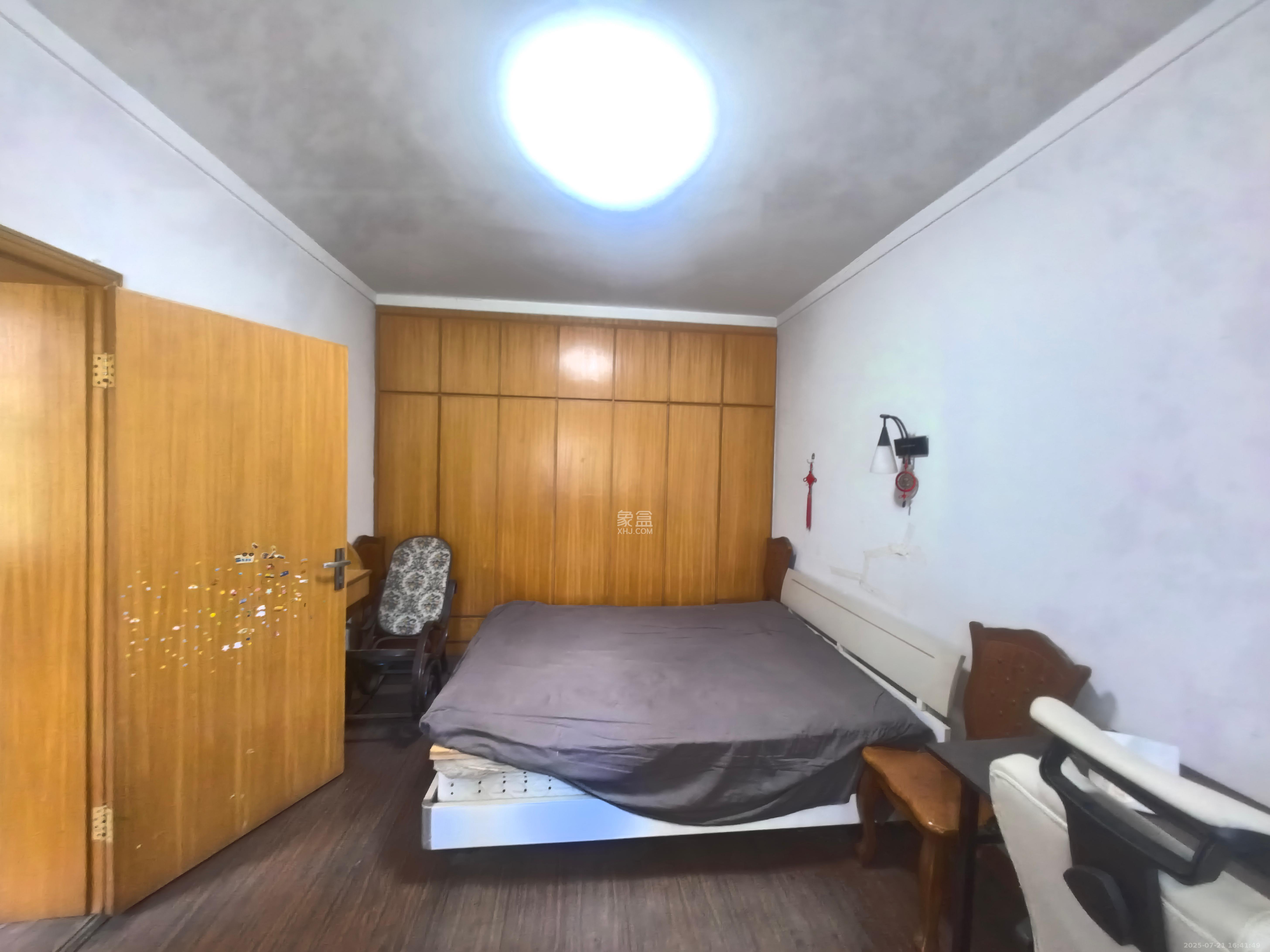 曾家湾13号生活区(友谊集团公司宿舍) 1室1厅1卫 1300.0元/月 曾家湾13号生活区(友谊集团公司宿舍) 1室1厅1卫 1300.0元/月室内图