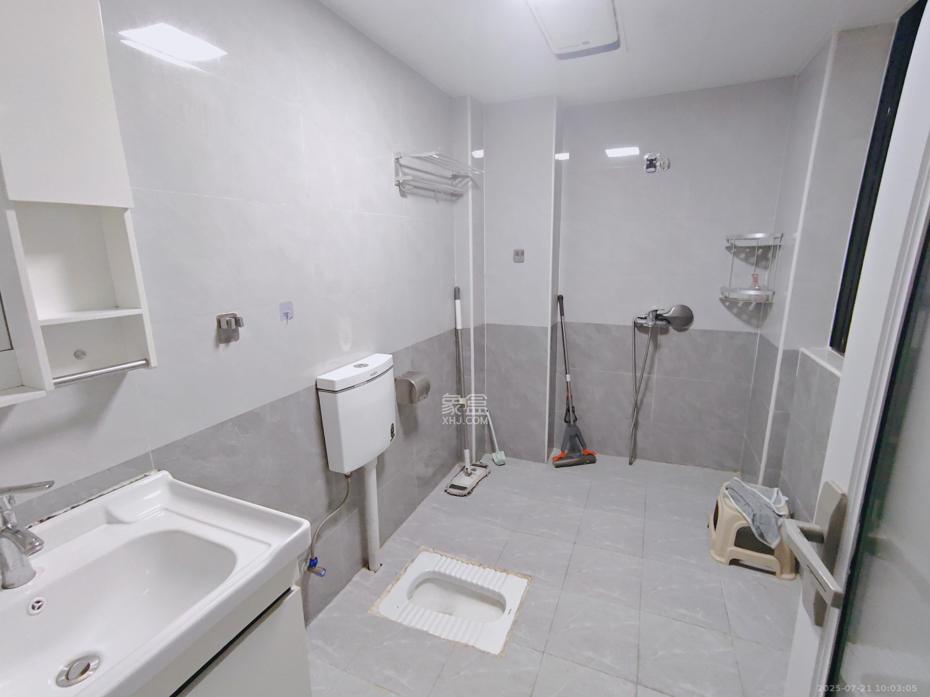 半山壹号  3室2厅2卫    2800.0元/月 半山壹号  3室2厅2卫    2800.0元/月室内图