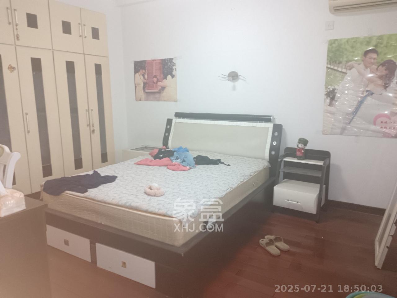 开宇大厦  4室2厅1卫   4500.00元/月室内图