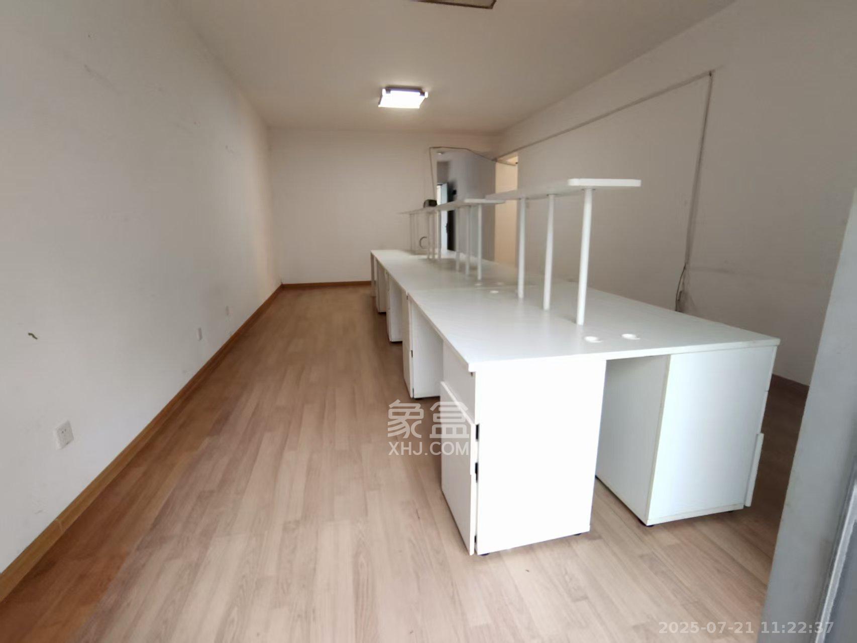 阳光100二期 4室2厅2卫 3200.0元/月 阳光100二期 4室2厅2卫 3200.0元/月室内图