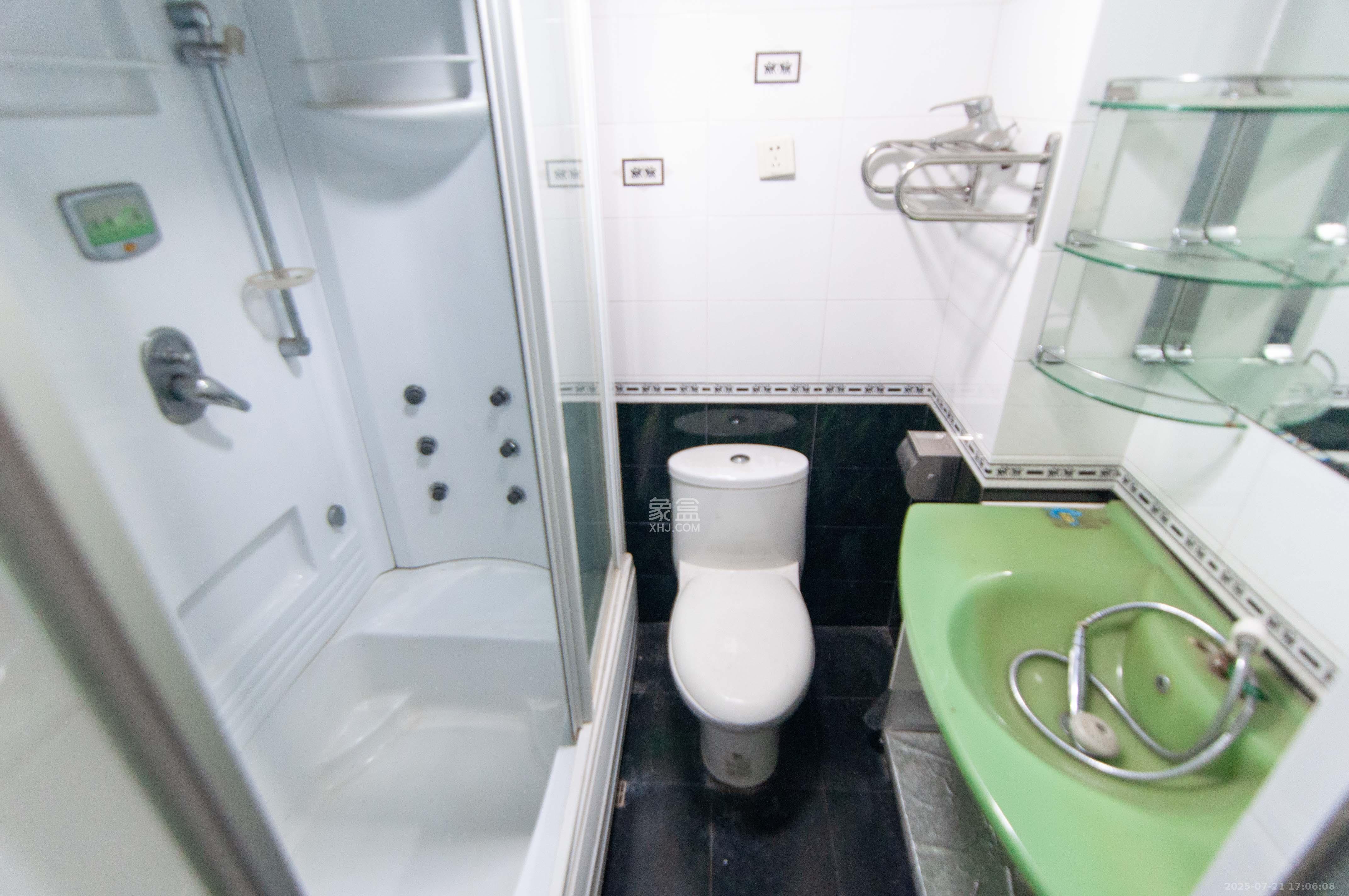 湘仪家园 3室2厅2卫 66.8万 湘仪家园 3室2厅2卫 66.8万卫生间