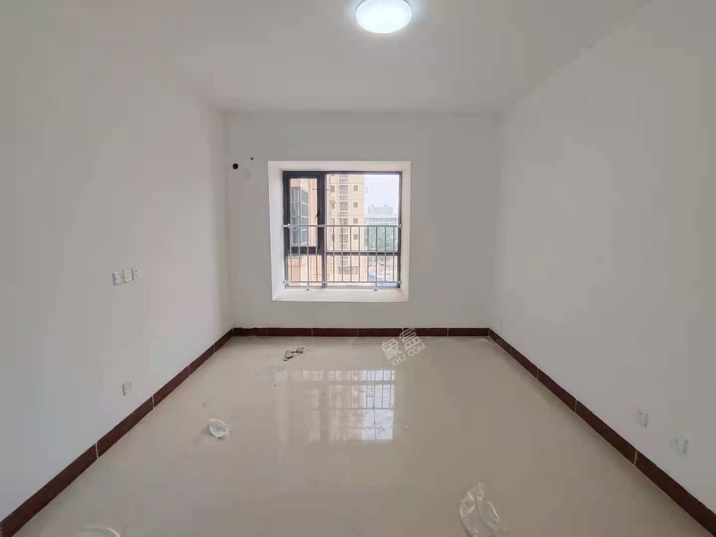 美舍嘉苑一期  4室2厅3卫    202.0万 美舍嘉苑一期  4室2厅3卫    202.0万客厅