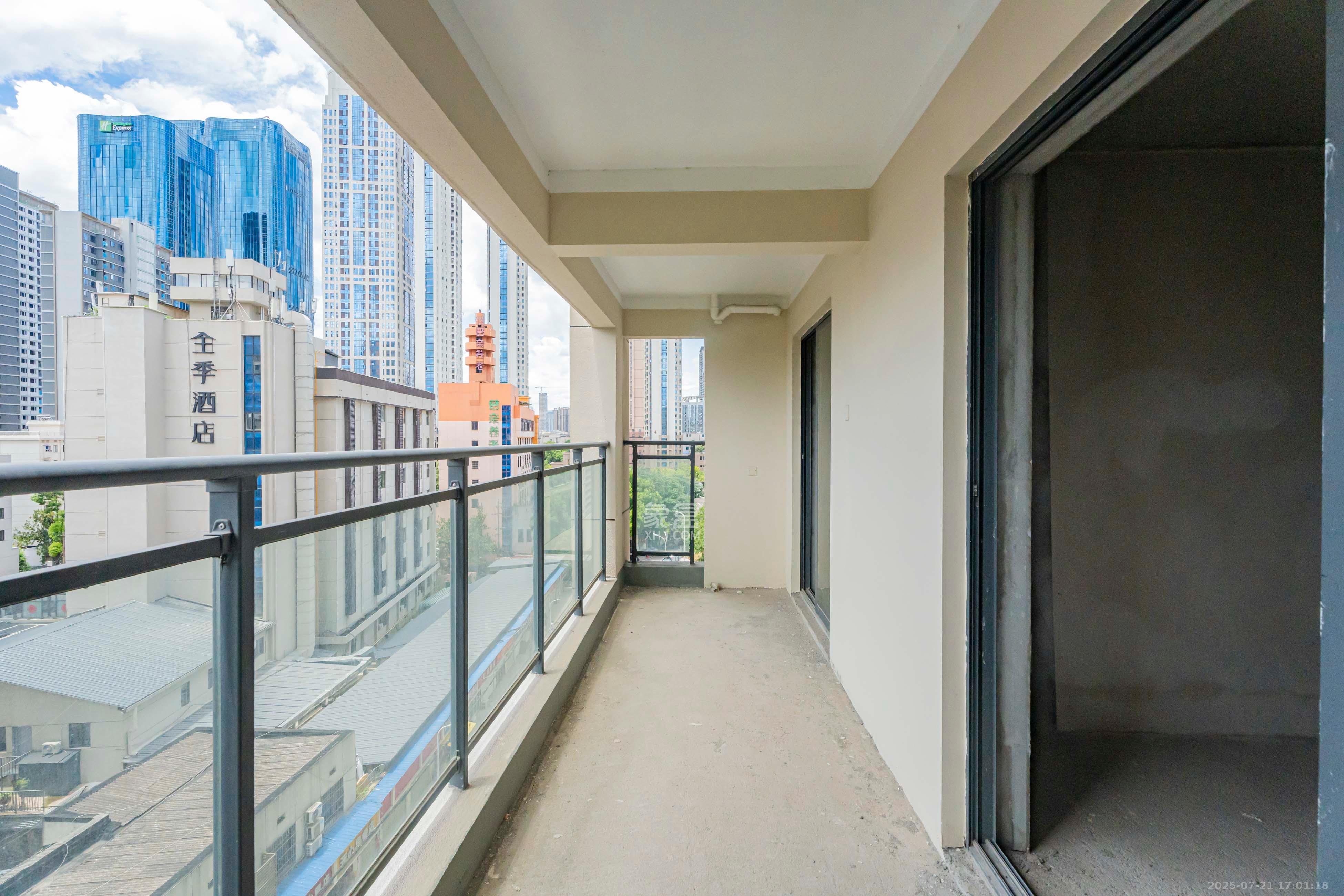 城发恒伟东风映1897  4室2厅2卫    200.0万阳台