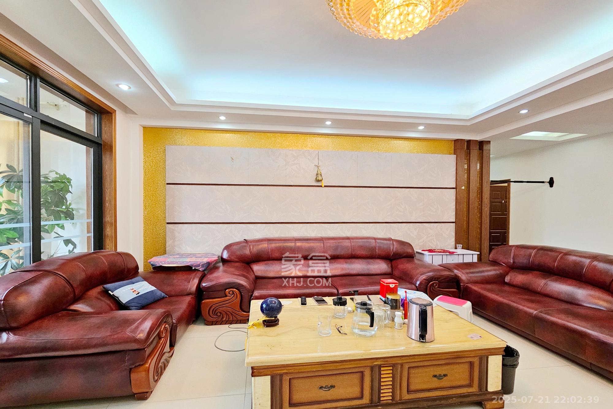 中隆国际御玺  4室2厅1卫    245.0万客厅