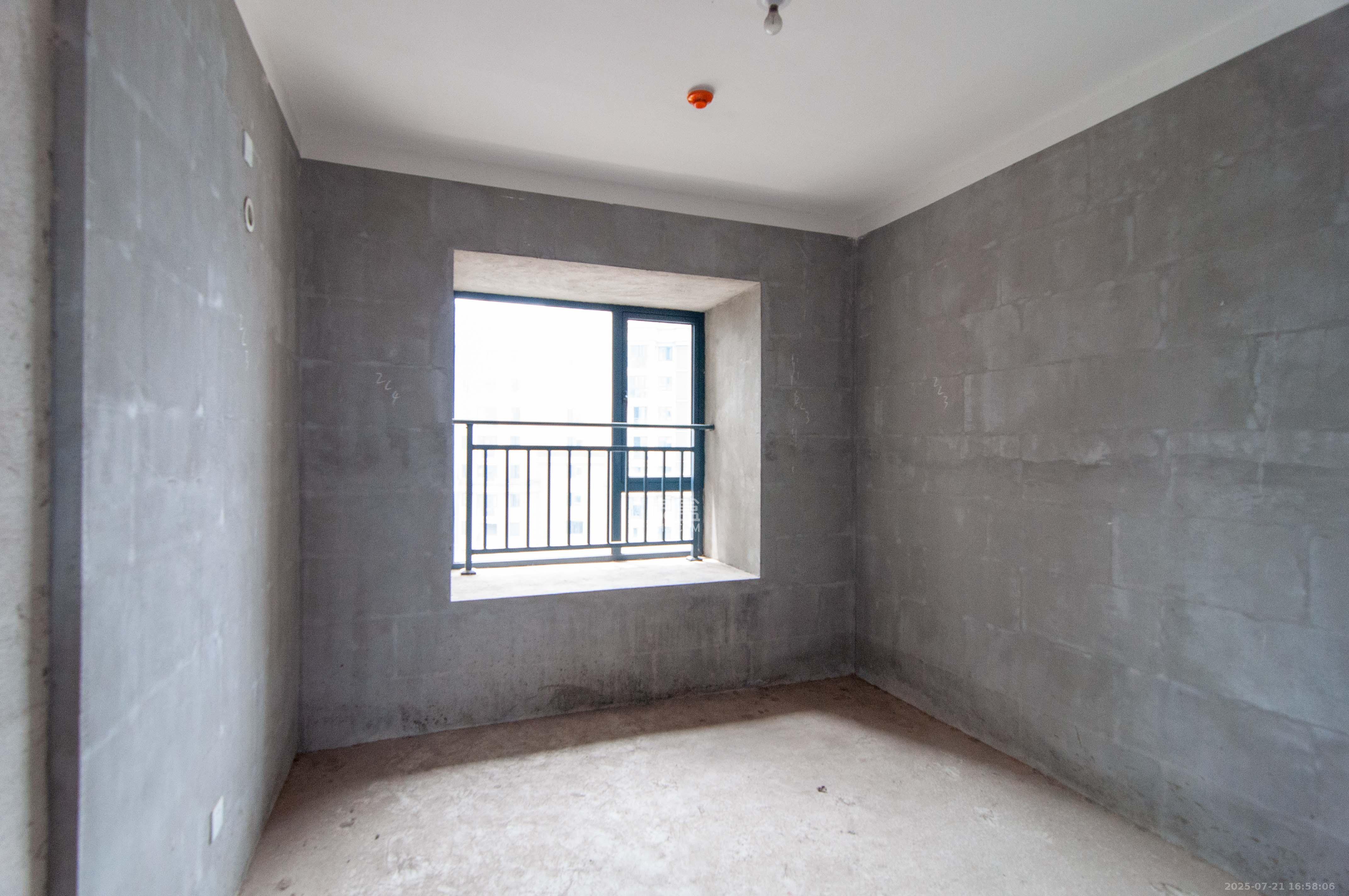 中建梅溪湖中心  4室2厅2卫   165.00万其他