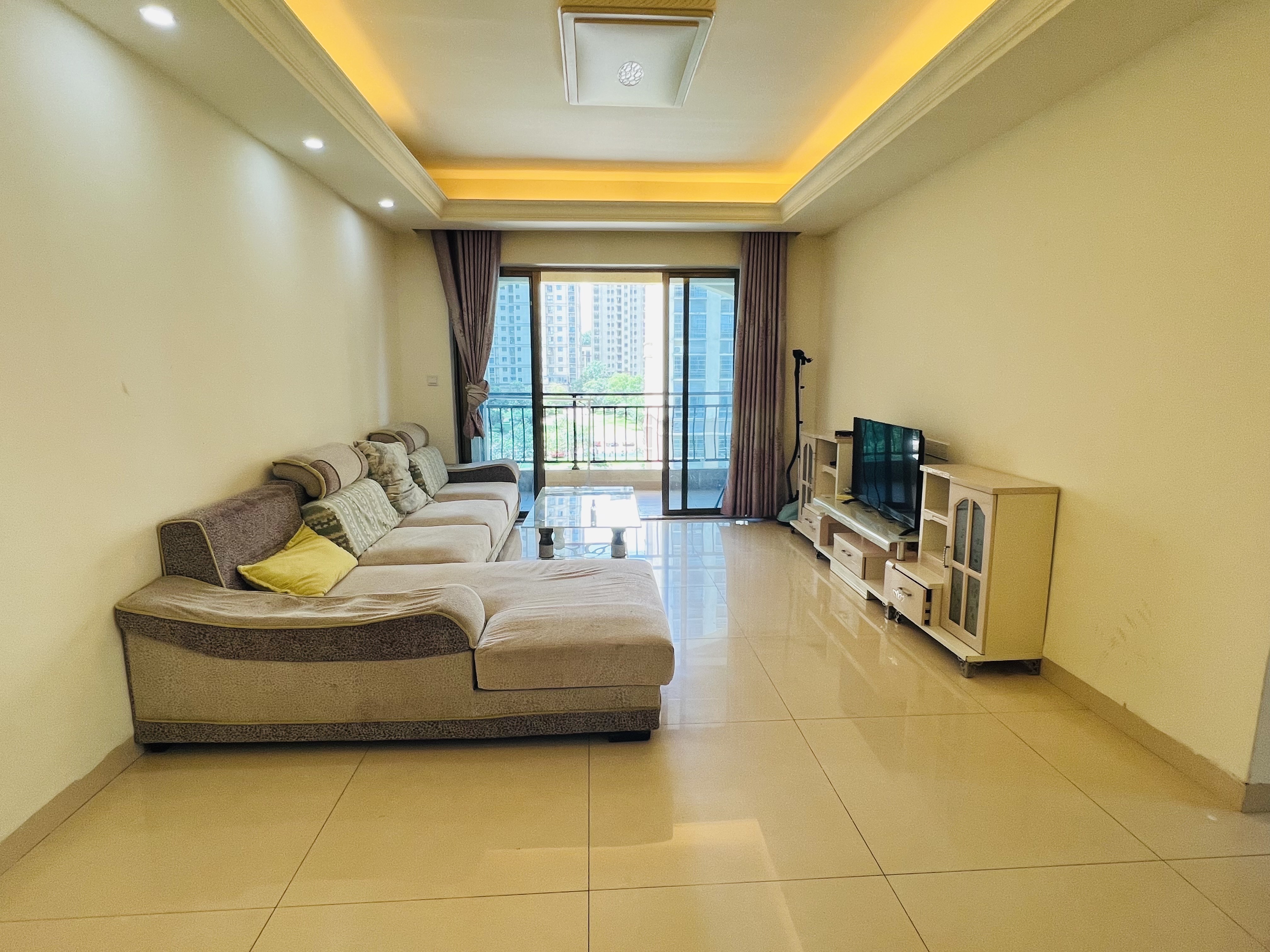 碧桂园 3室2厅1卫 1600.0元/月 碧桂园 3室2厅1卫 1600.0元/月室内图