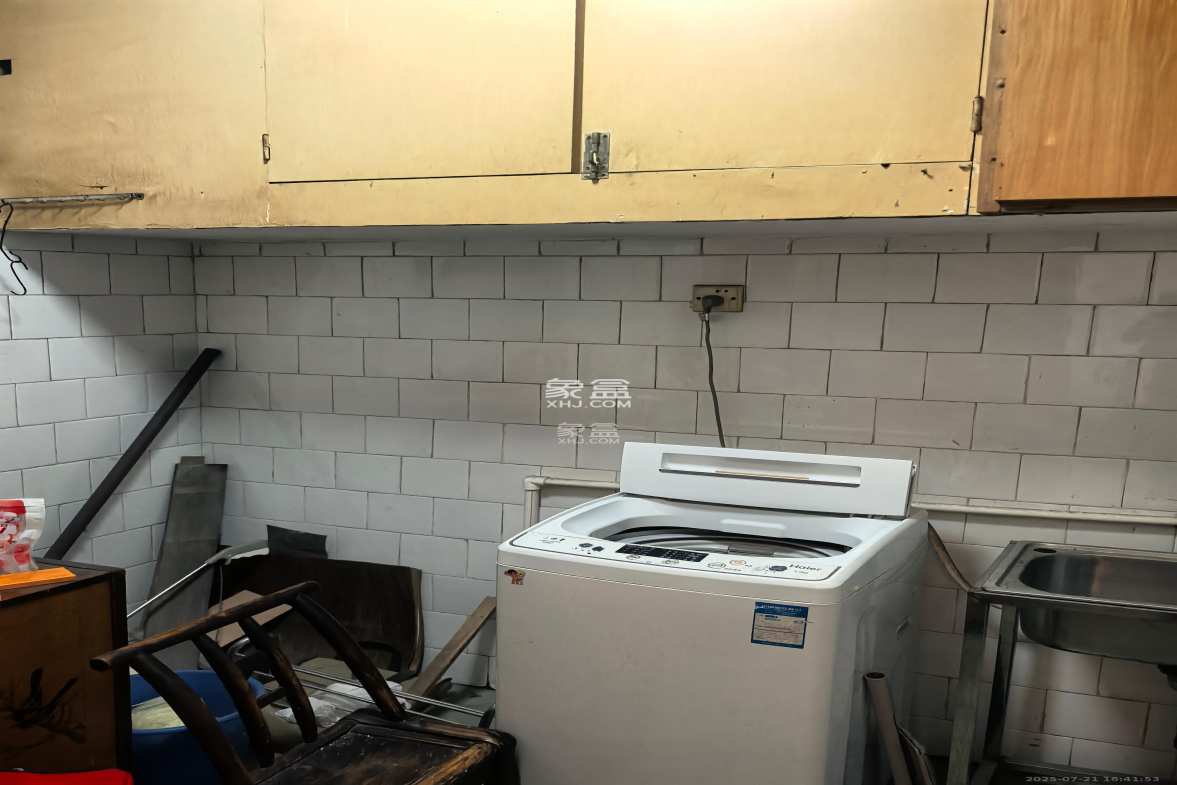 曾家湾13号生活区(友谊集团公司宿舍) 1室1厅1卫 1300.0元/月 曾家湾13号生活区(友谊集团公司宿舍) 1室1厅1卫 1300.0元/月室内图