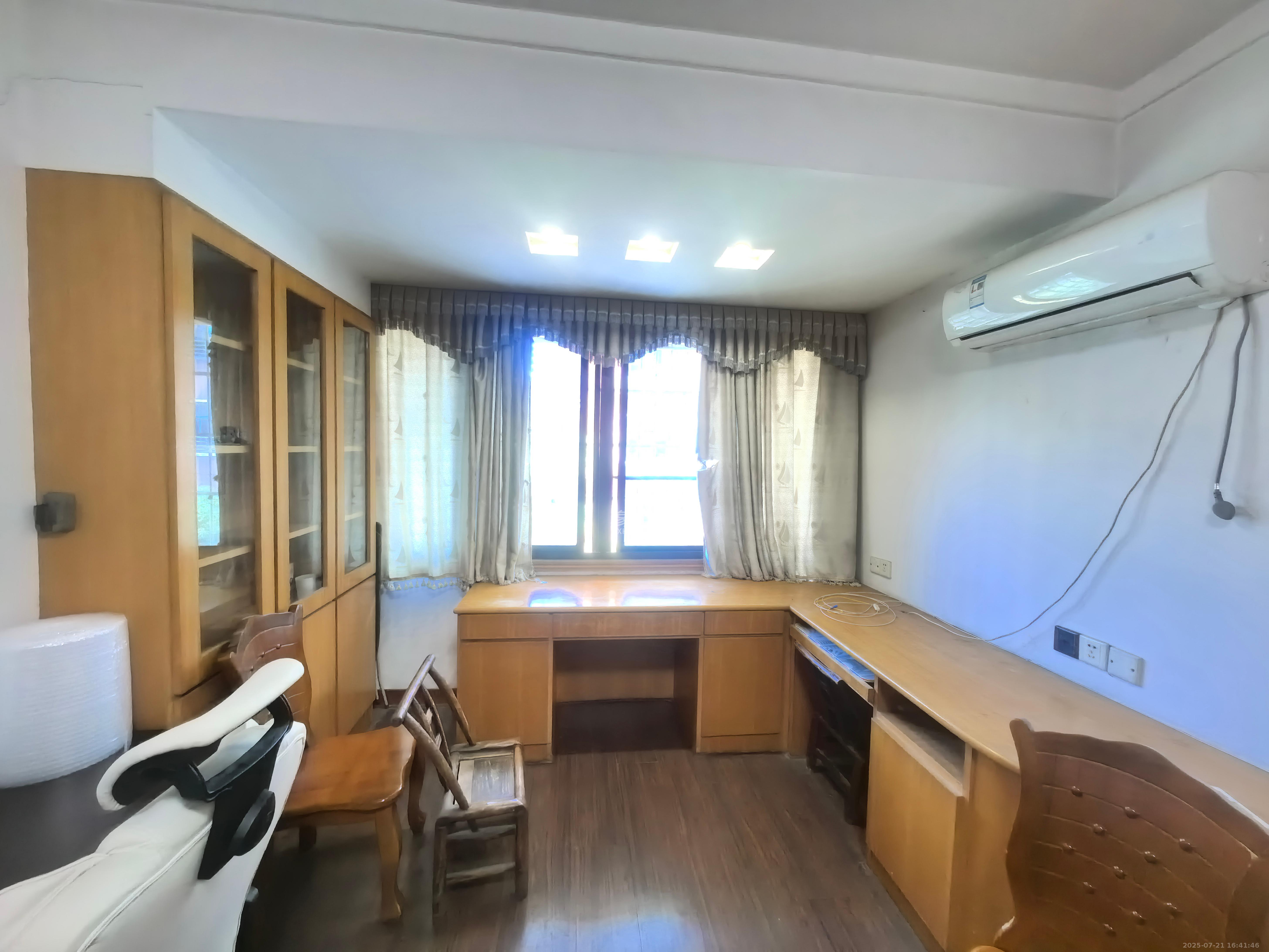 曾家湾13号生活区(友谊集团公司宿舍) 1室1厅1卫 1300.0元/月 曾家湾13号生活区(友谊集团公司宿舍) 1室1厅1卫 1300.0元/月室内图