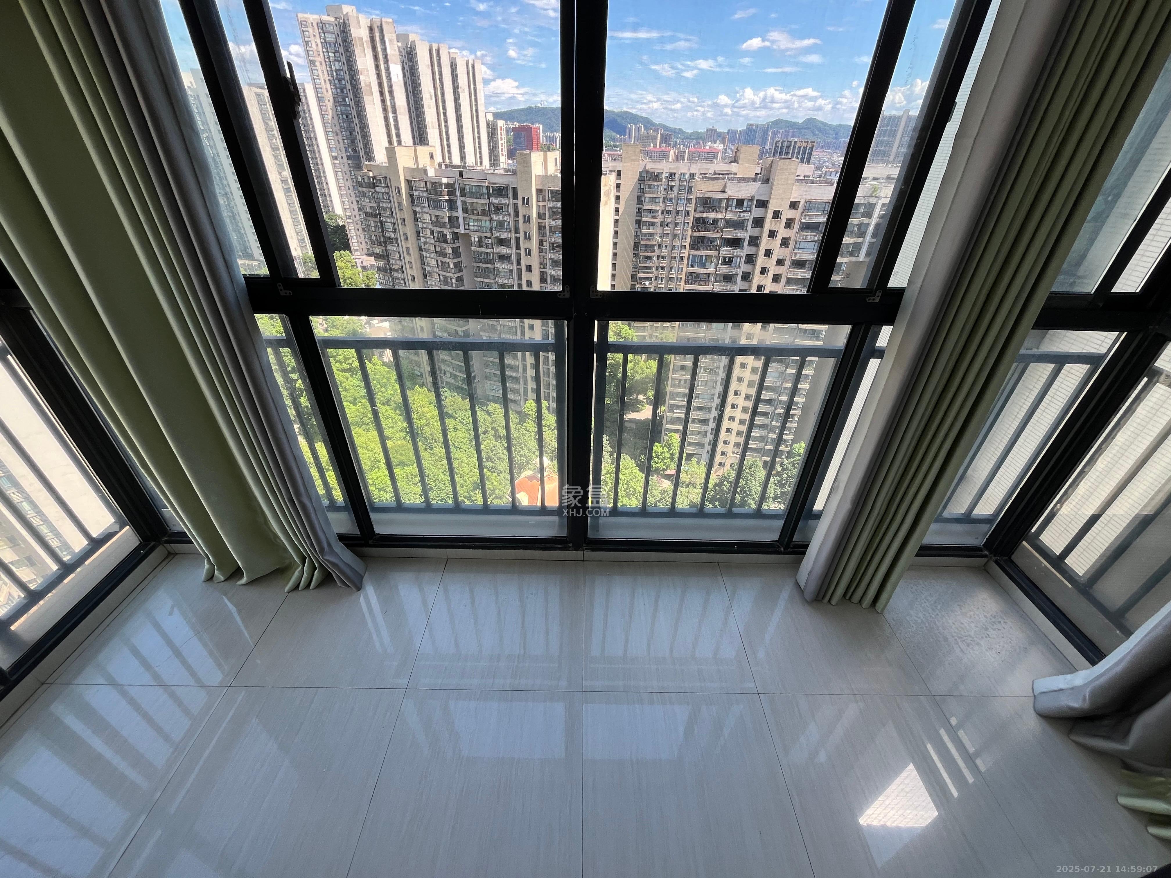 莱茵城 3室2厅1卫 2500.0元/月 莱茵城 3室2厅1卫 2500.0元/月室内图