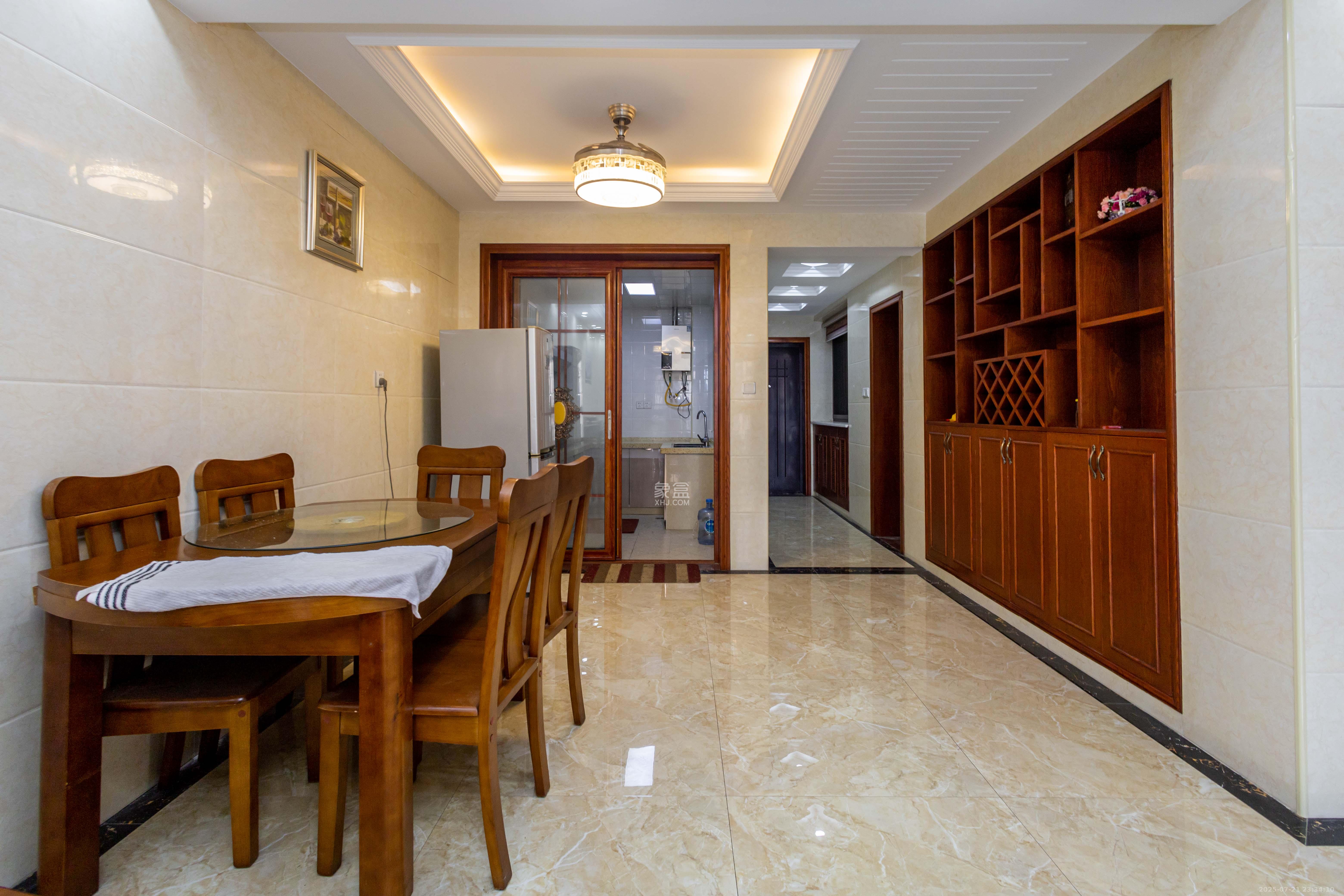 三景华御  3室2厅1卫    60.8万客厅