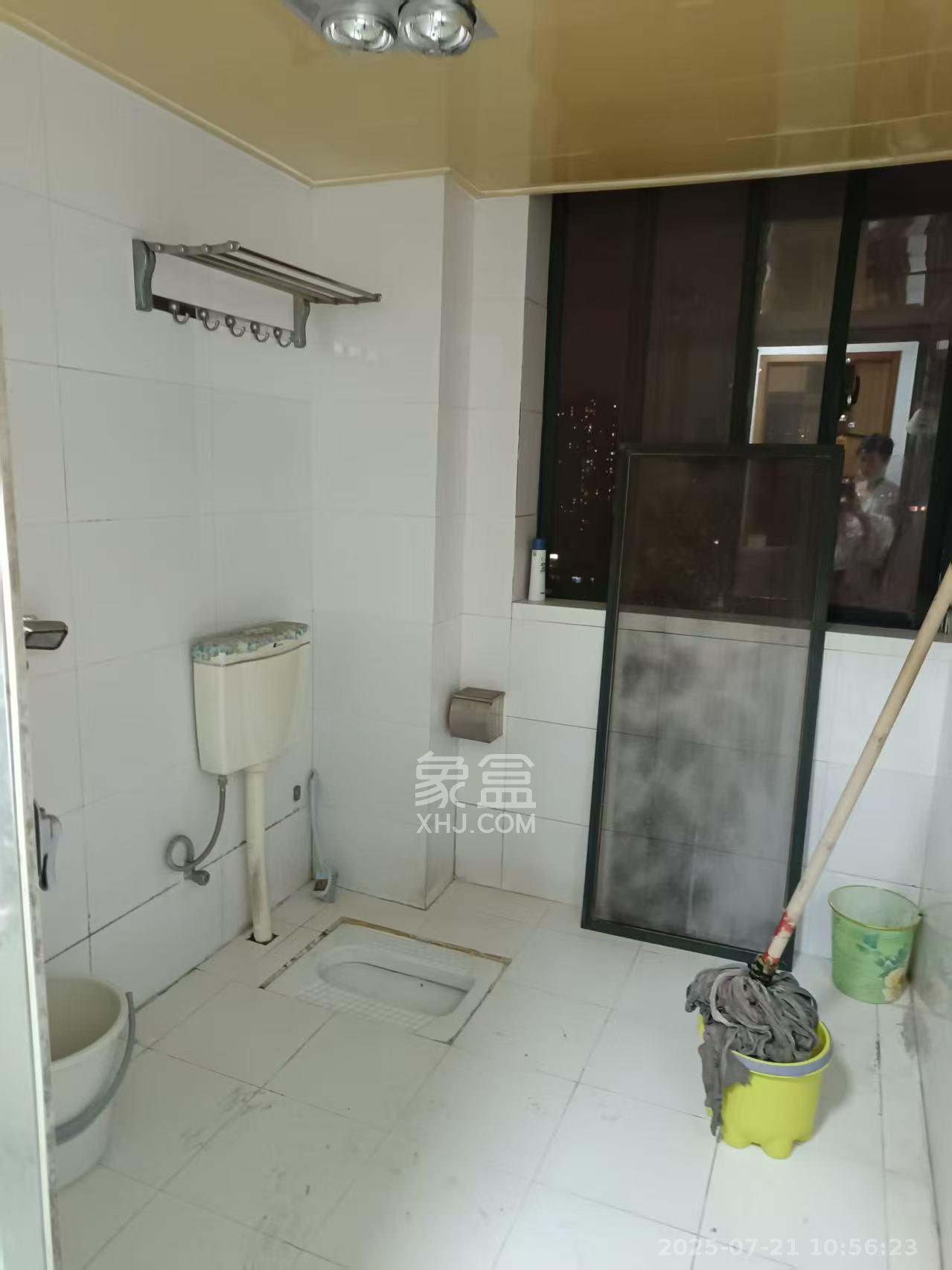 天城湖光山色 3室2厅2卫 2500.0元/月 天城湖光山色 3室2厅2卫 2500.0元/月室内图