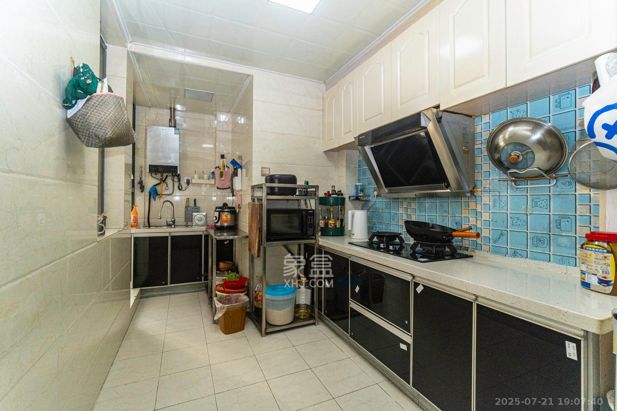 花样年华  4室2厅2卫    78.8万厨房