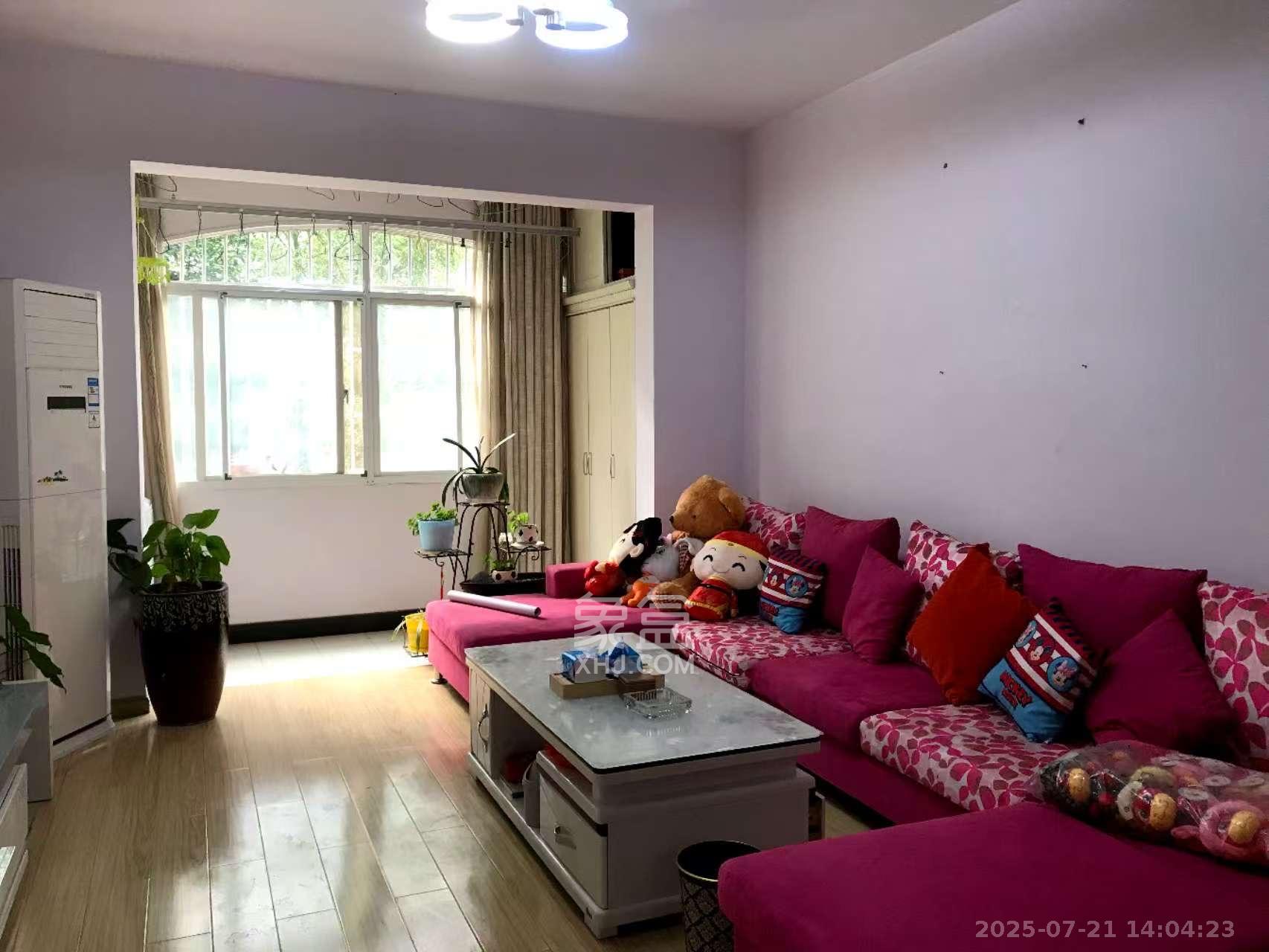 嘉盛华庭(一期、二期、三期) 3室2厅2卫 2400.0元/月 嘉盛华庭(一期、二期、三期) 3室2厅2卫 2400.0元/月室内图