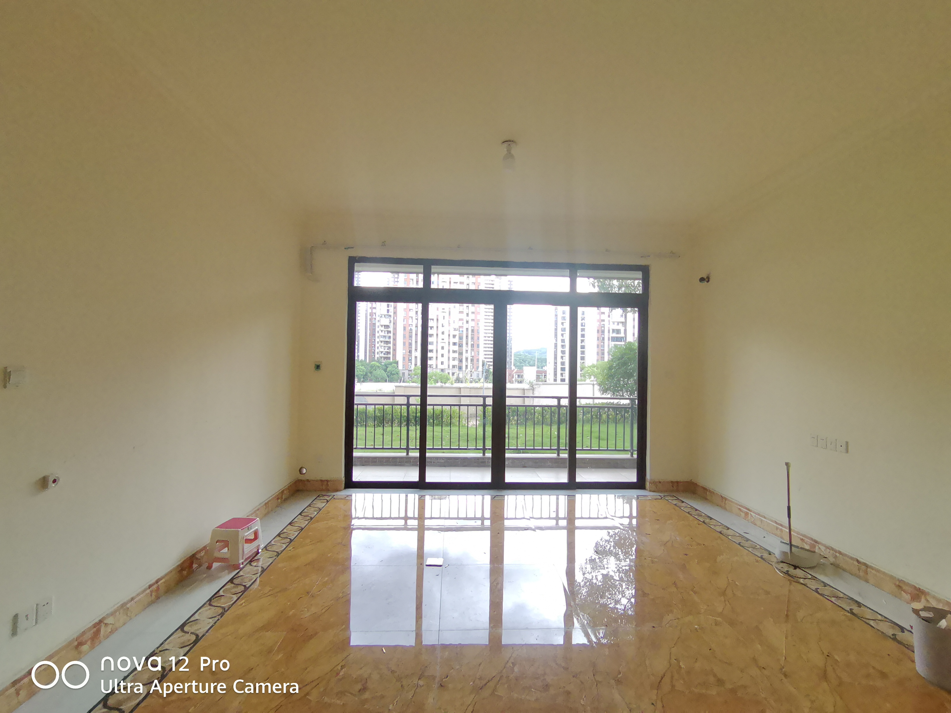 碧桂园豪园 4室2厅2卫 1800.0元/月 碧桂园豪园 4室2厅2卫 1800.0元/月室内图