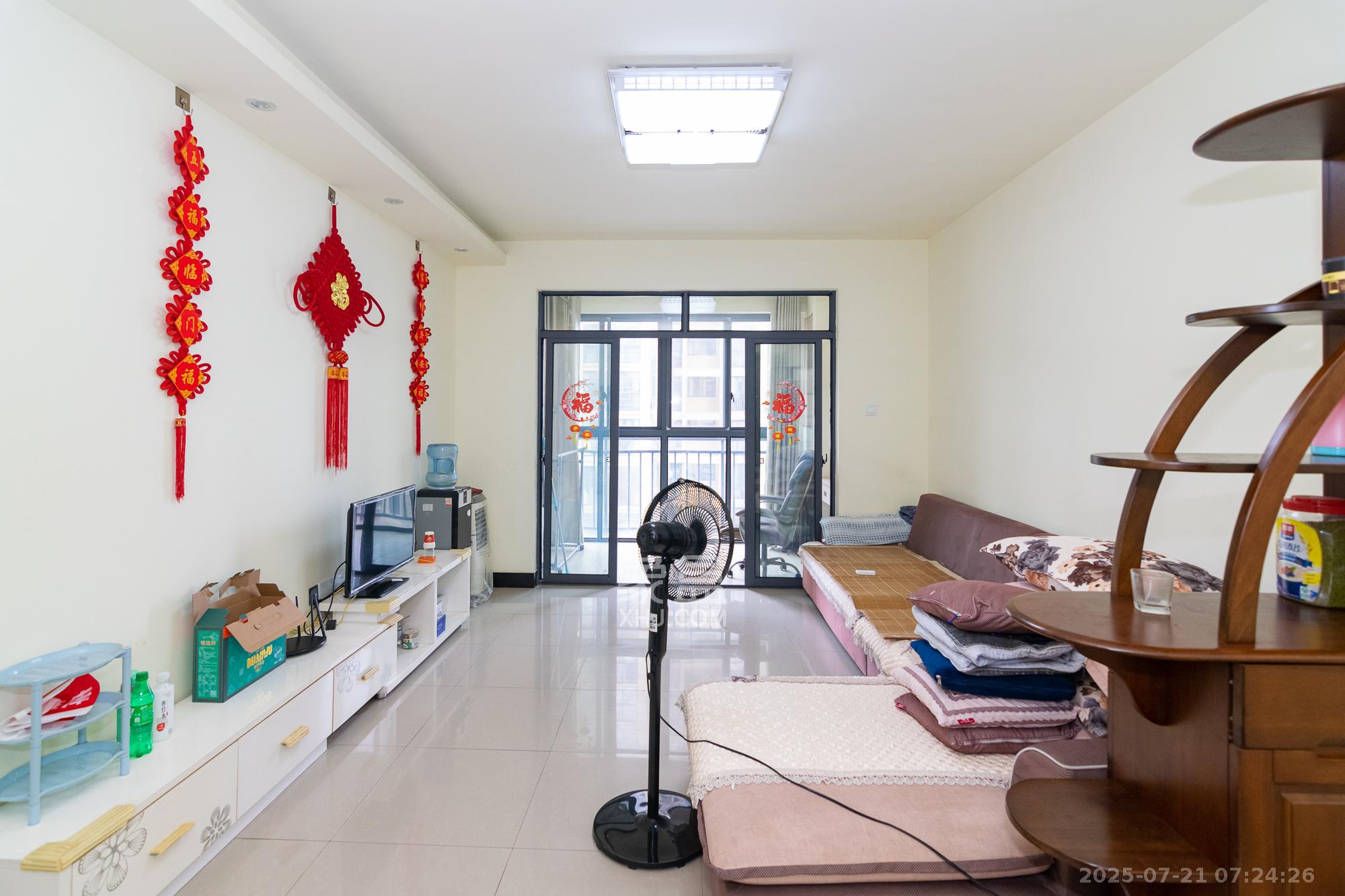 晟通城  2室2厅1卫    39.8万客厅