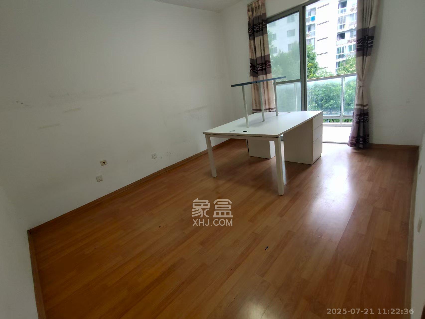 阳光100二期  4室2厅2卫    3200.0元/月室内图