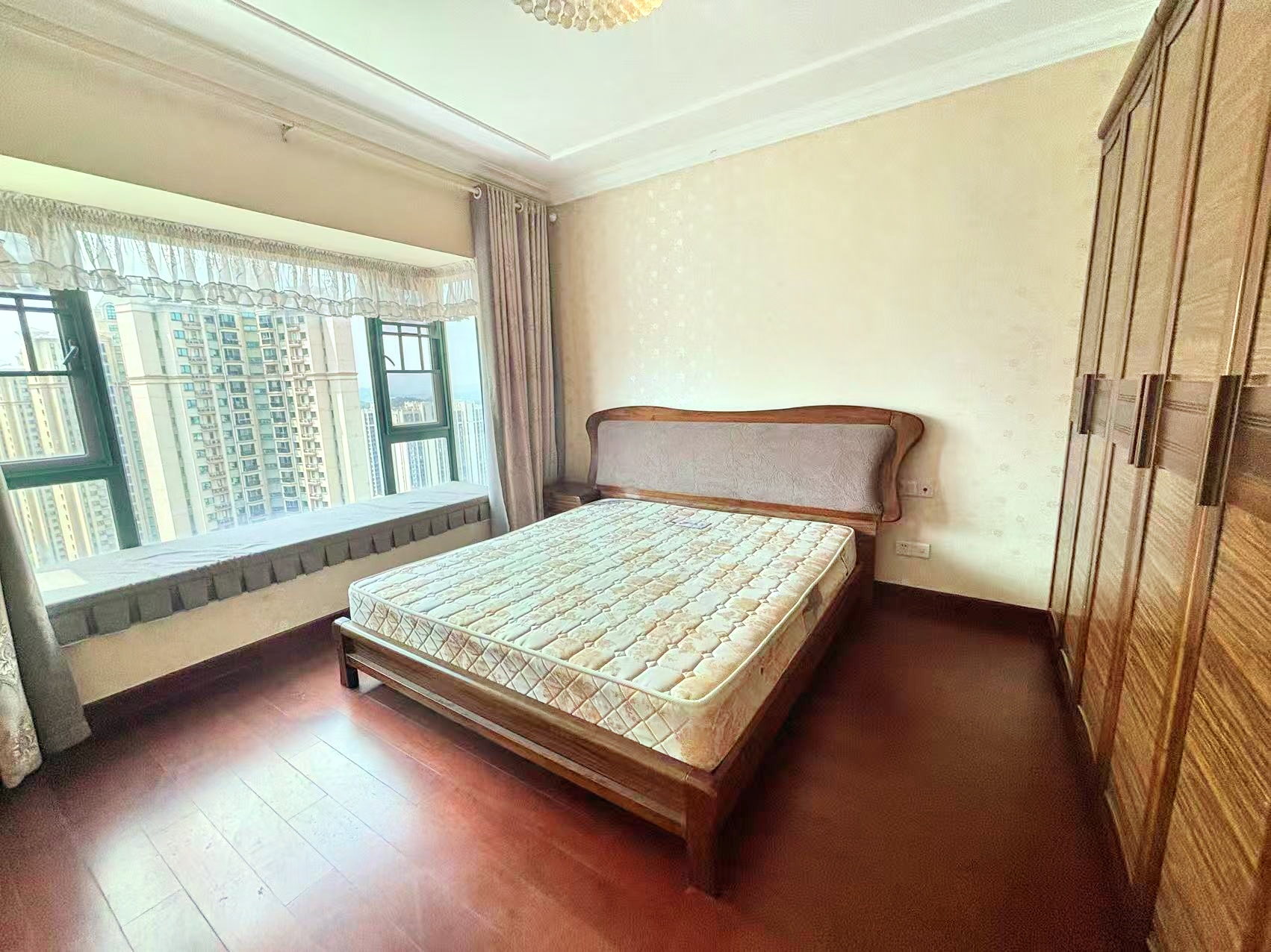 恒大绿洲 3室2厅2卫 2000.0元/月 恒大绿洲 3室2厅2卫 2000.0元/月室内图