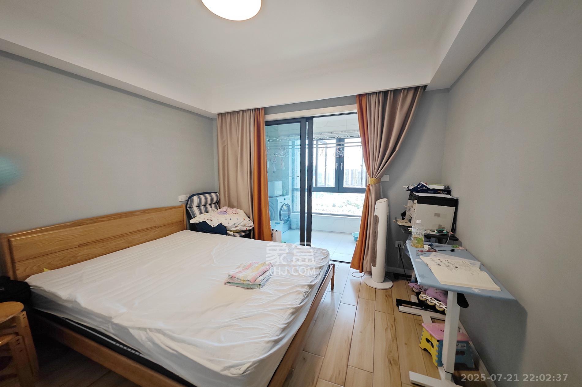 建发中央悦府  4室2厅2卫   200.00万卧室