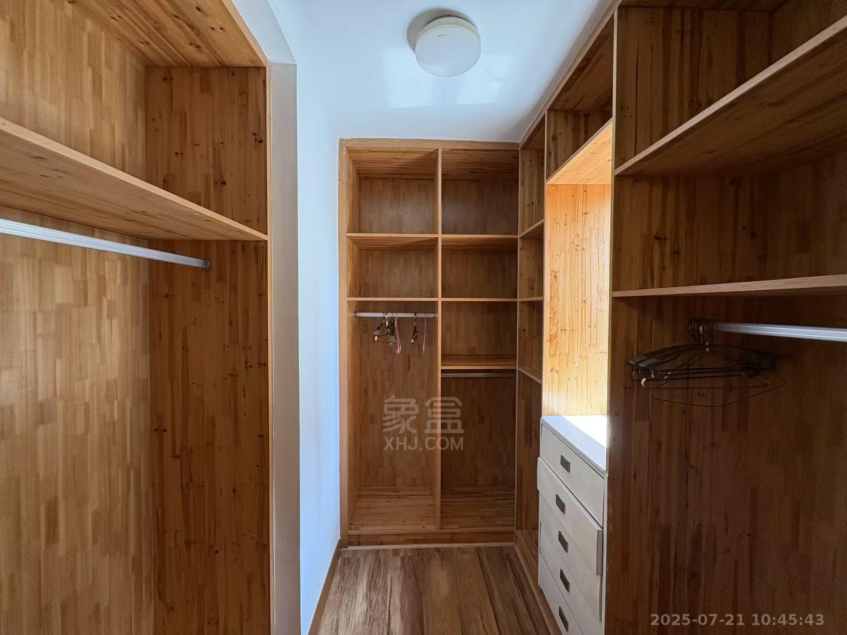 美的城三期  3室2厅2卫   2000.00元/月室内图