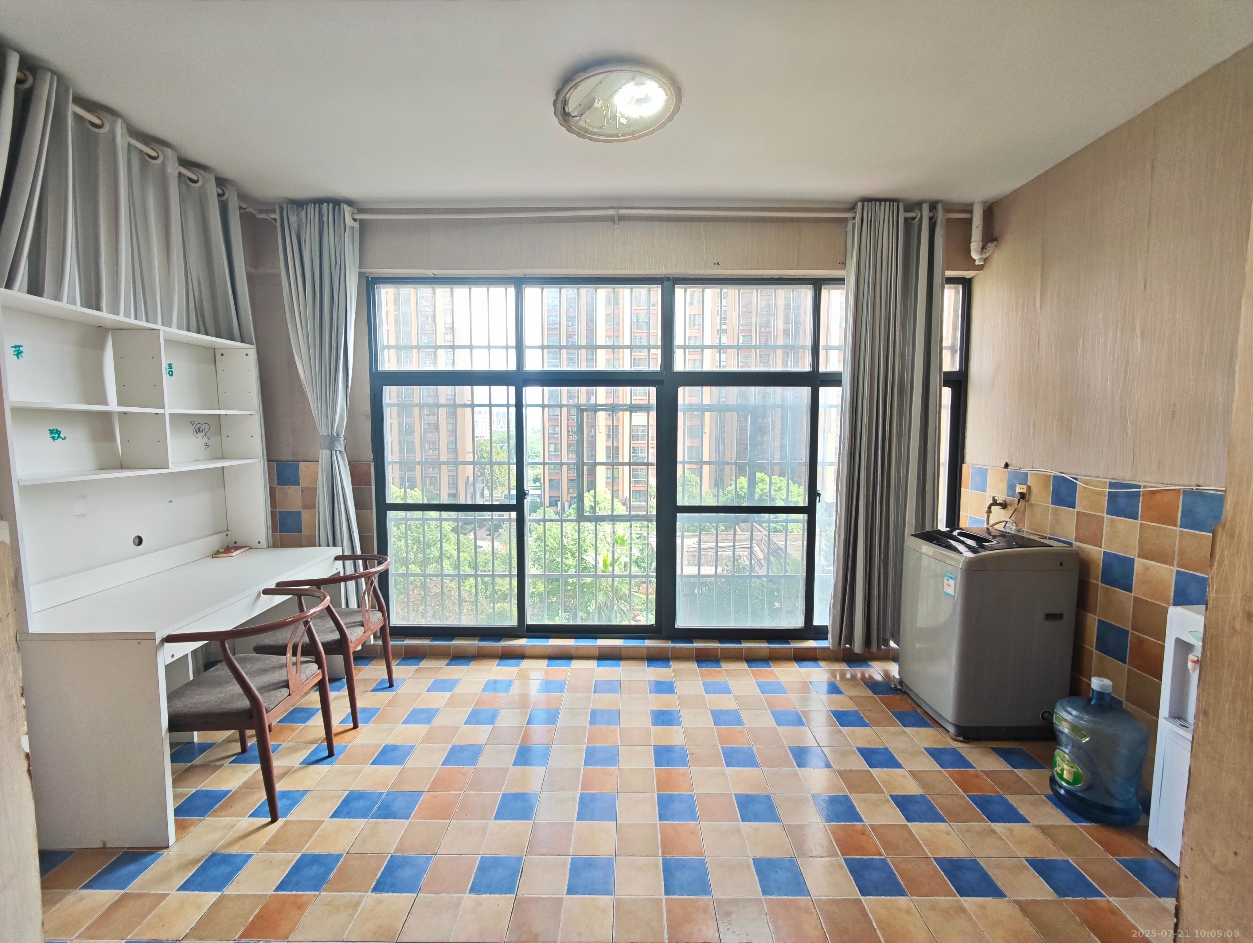 领东汇 3室1厅2卫 2400.0元/月 领东汇 3室1厅2卫 2400.0元/月室内图