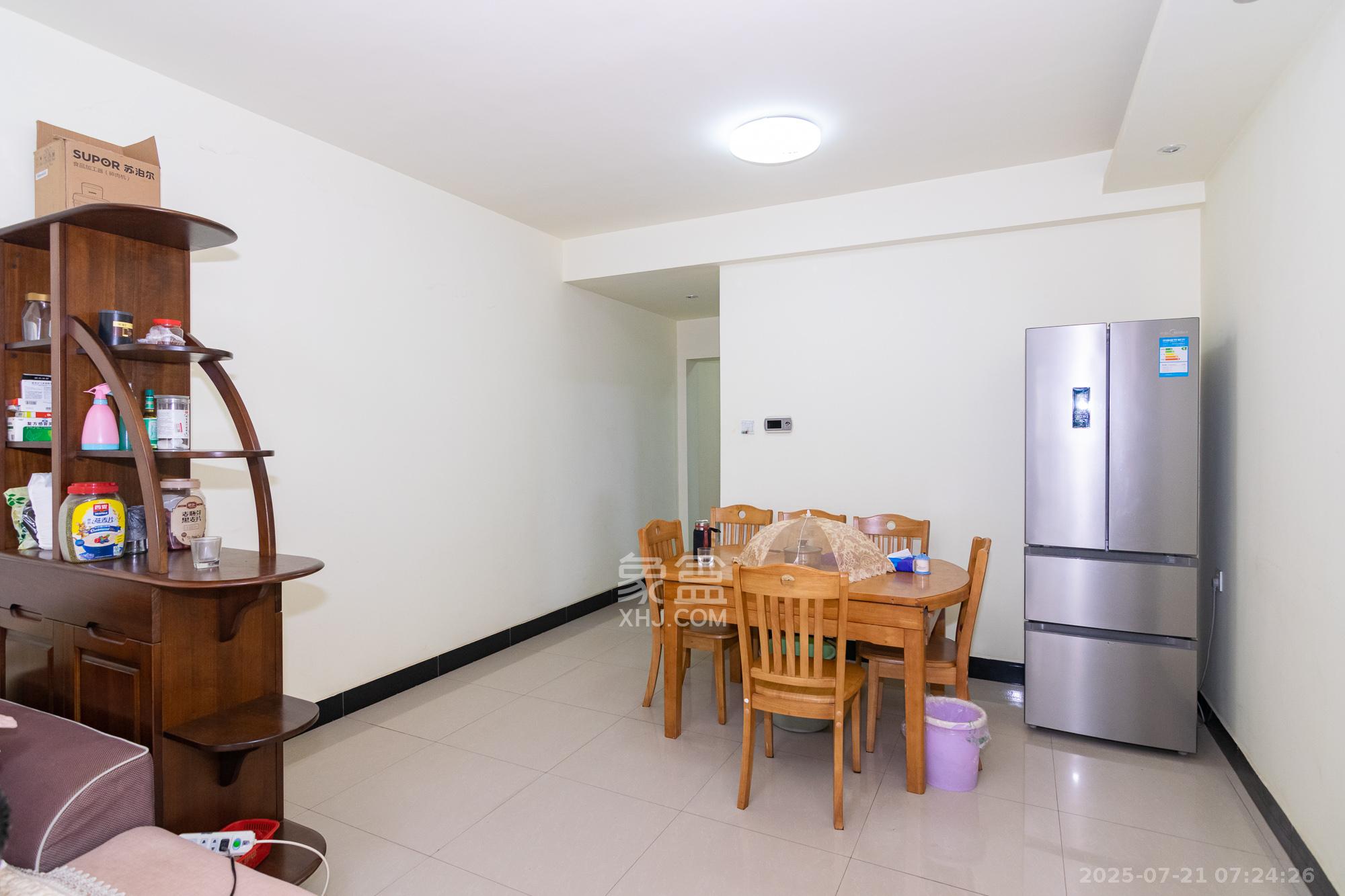 晟通城  2室2厅1卫    39.8万客厅