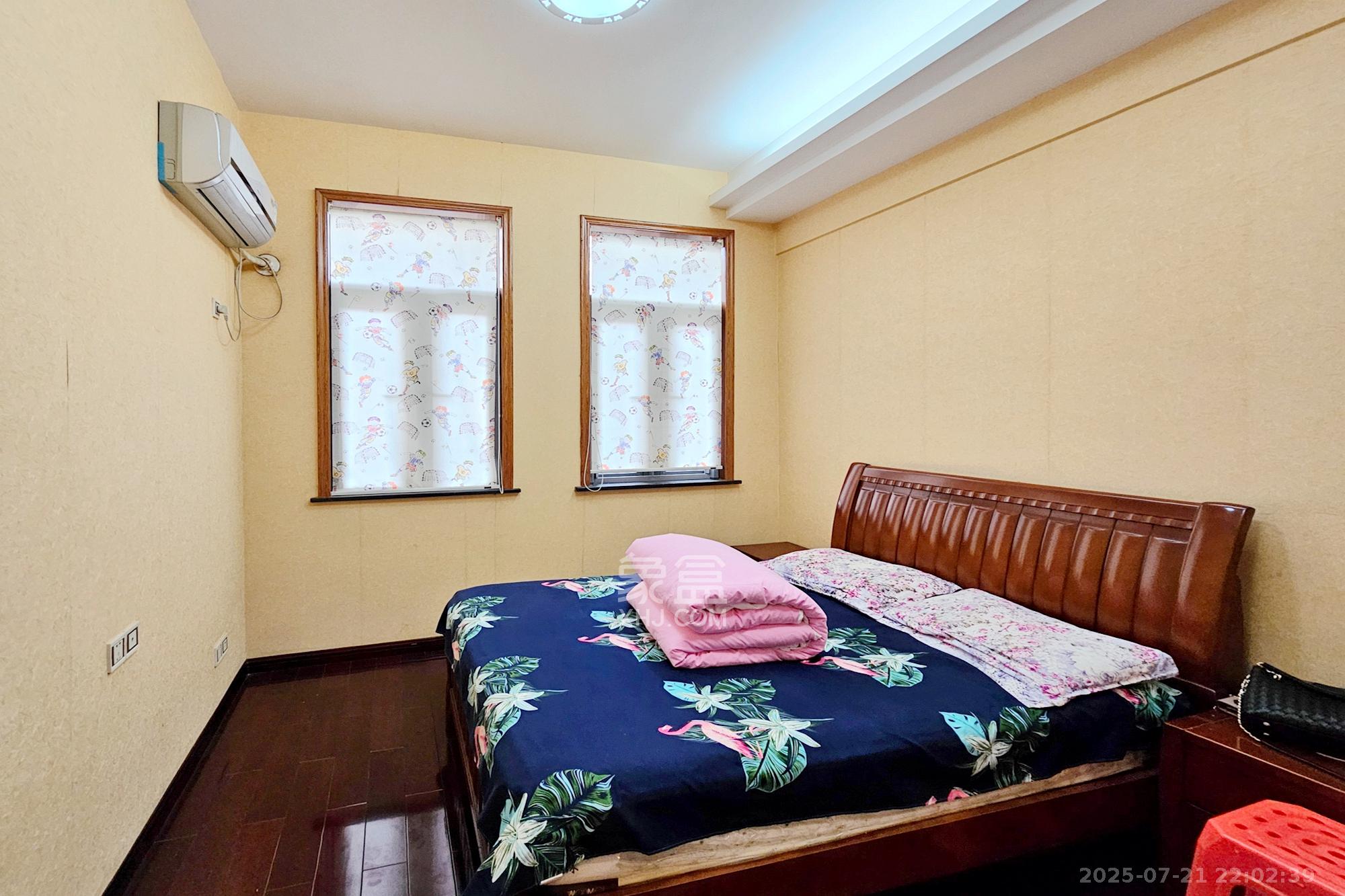 中隆国际御玺  4室2厅1卫    245.0万卧室