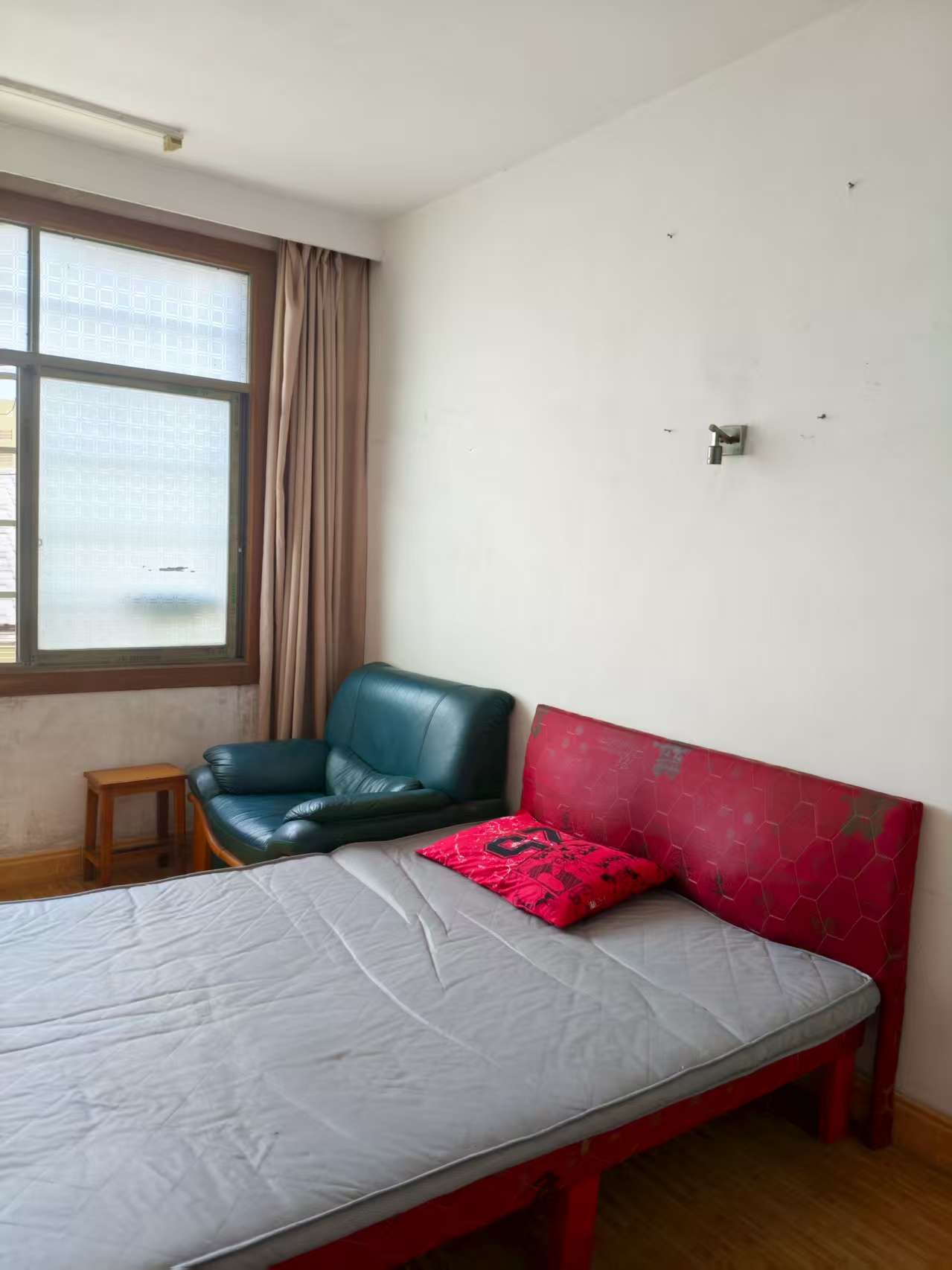 二中家属楼  4室2厅1卫    1000.0元/月 二中家属楼  4室2厅1卫    1000.0元/月室内图