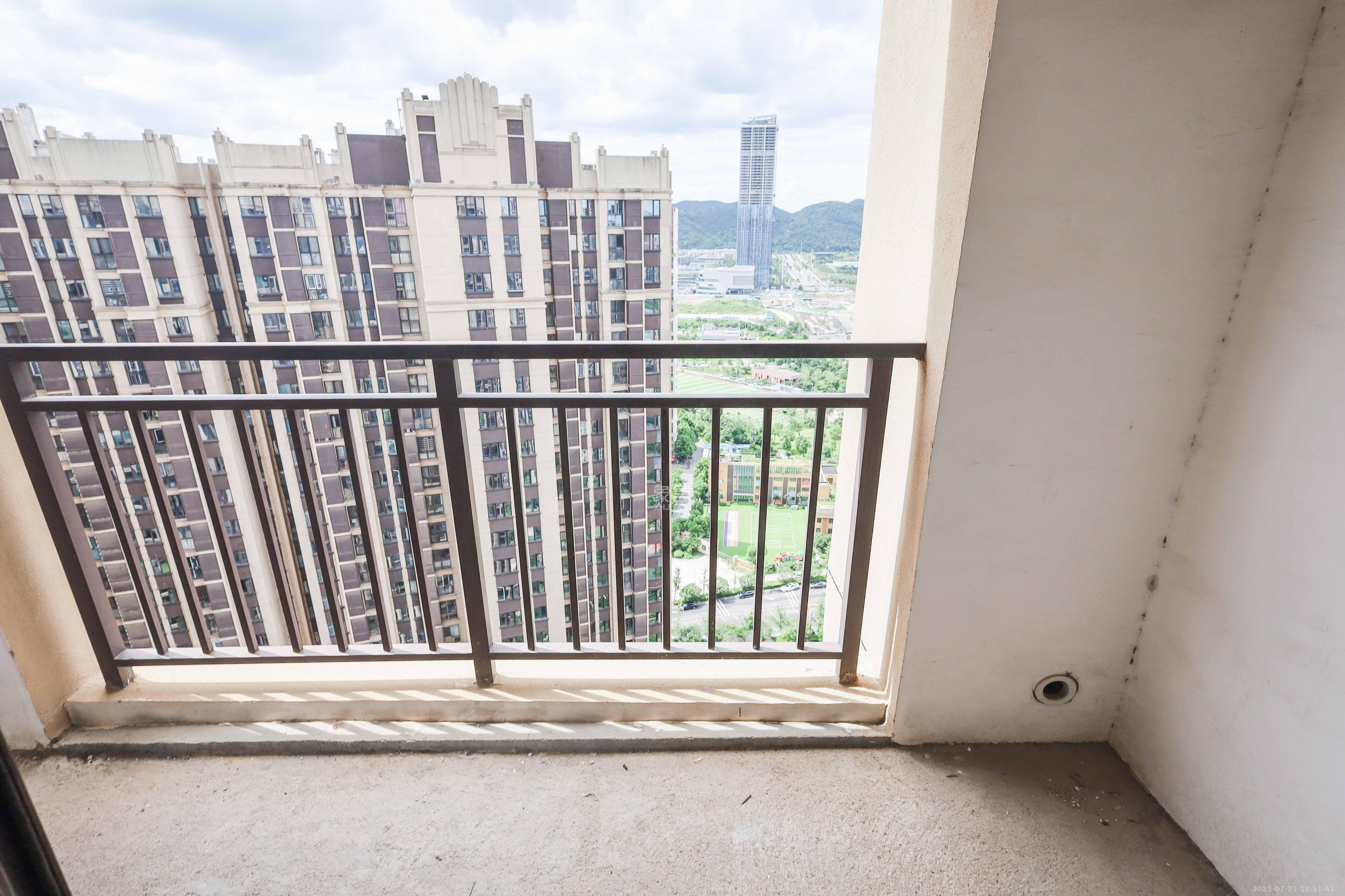 梅溪鑫苑名家 3室2厅1卫 59.8万 梅溪鑫苑名家 3室2厅1卫 59.8万阳台