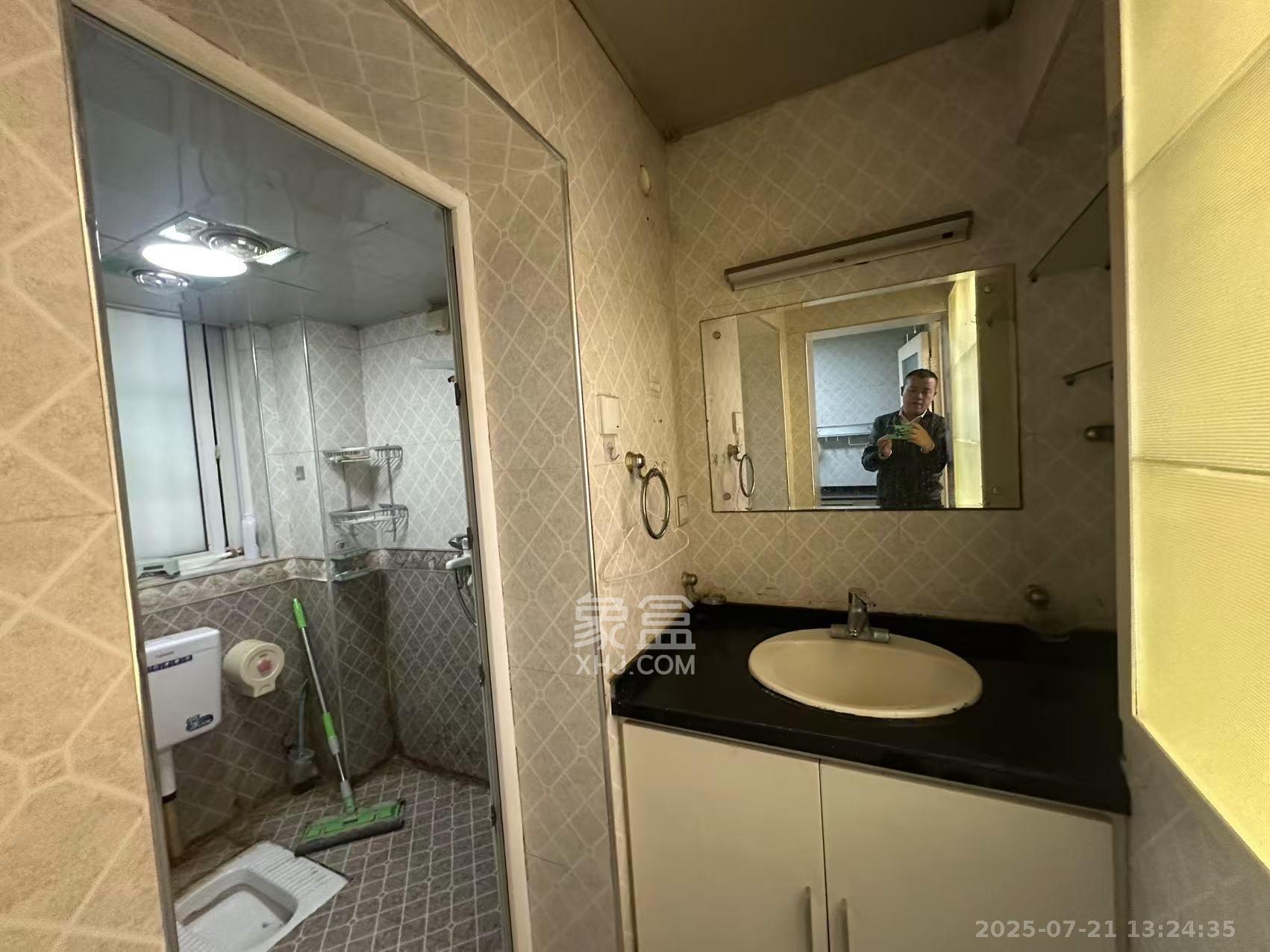 鄱阳小区  1室2厅1卫    1200.0元/月 鄱阳小区  1室2厅1卫    1200.0元/月室内图