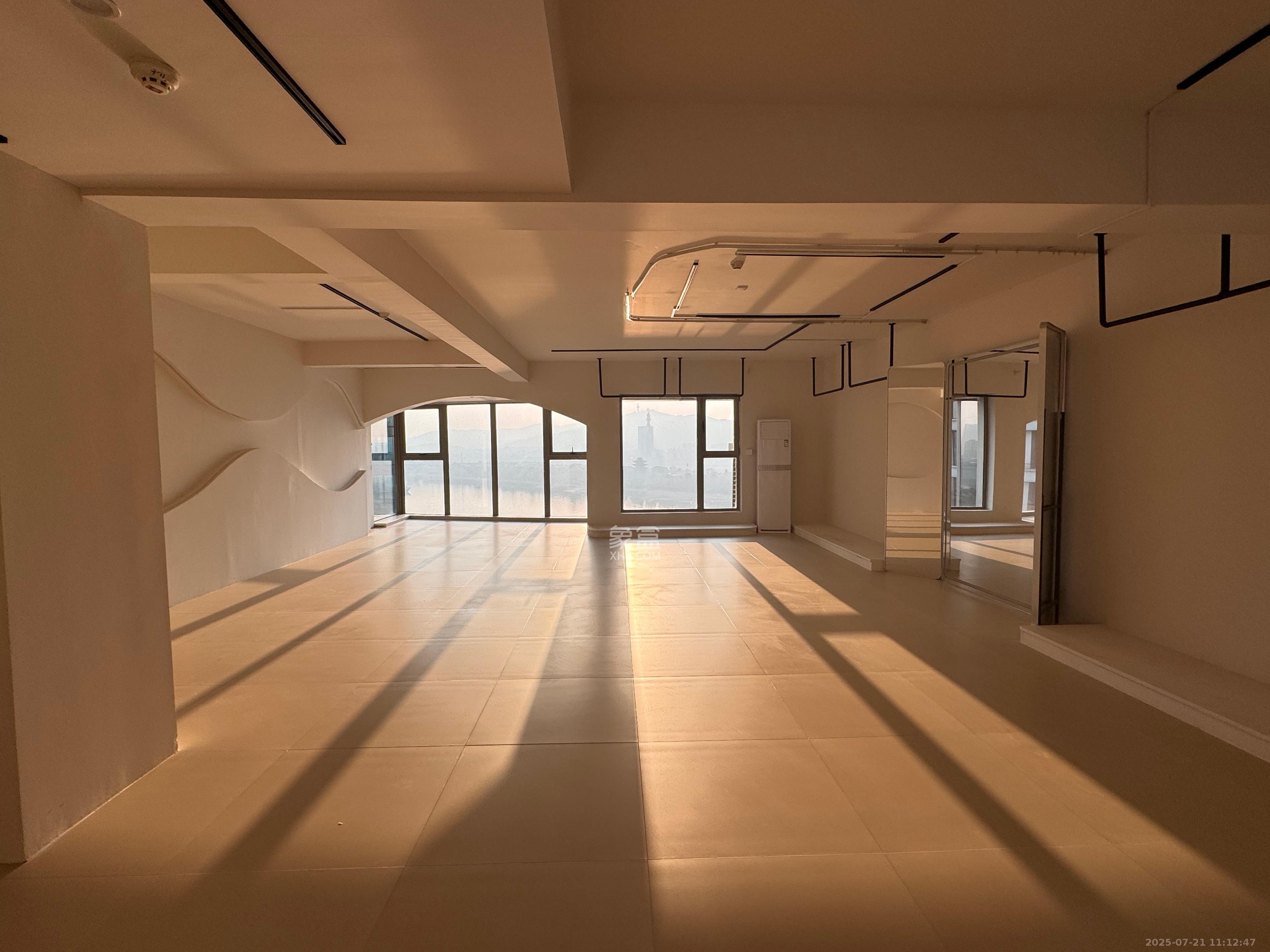 潮宗御苑 4室2厅2卫 7500.0元/月 潮宗御苑 4室2厅2卫 7500.0元/月室内图