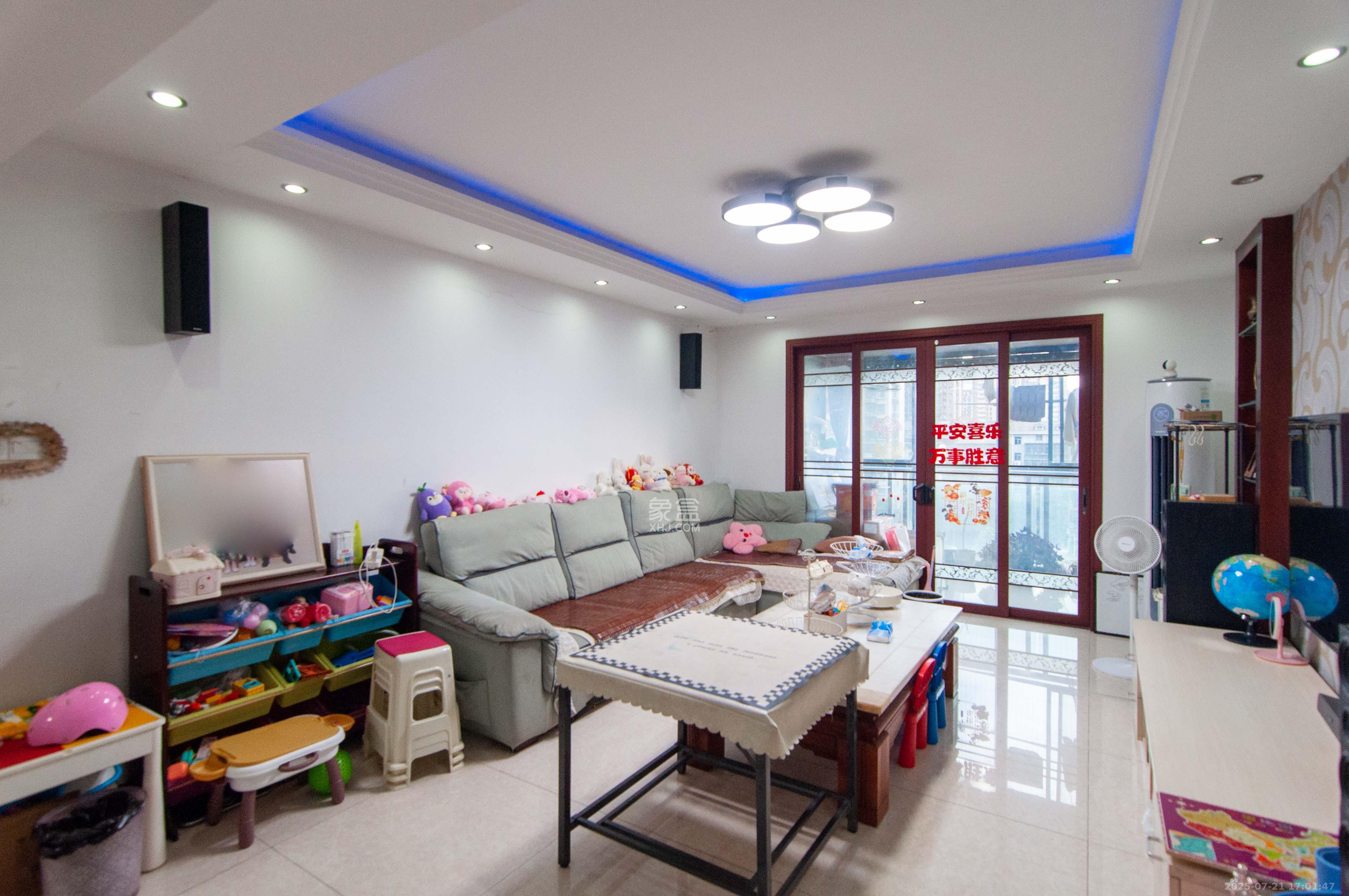 高鑫麓城  3室2厅2卫    138.0万 高鑫麓城  3室2厅2卫    138.0万客厅