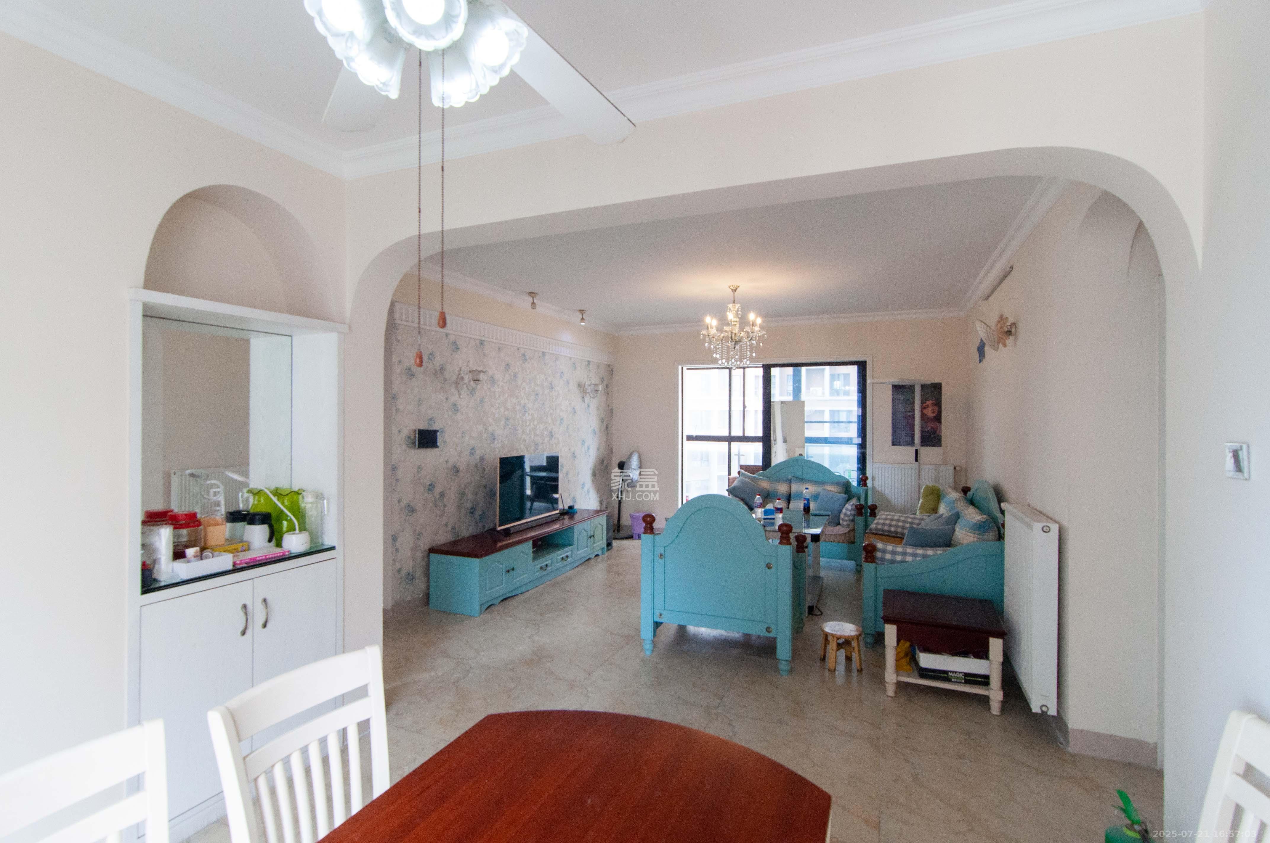 达美D6区 4室2厅2卫 135.0万 达美D6区 4室2厅2卫 135.0万客厅