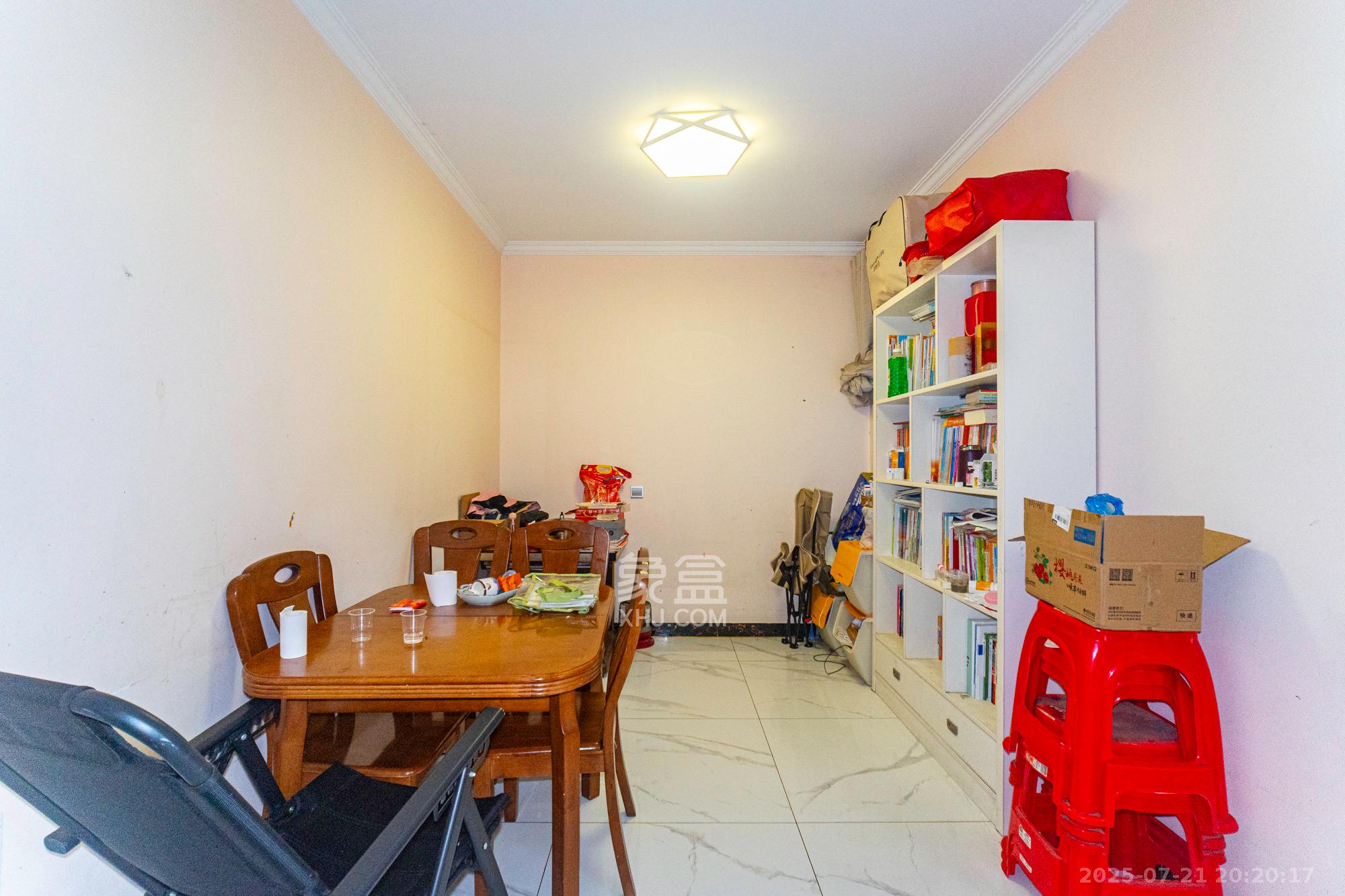 荣盛花语城  3室2厅1卫    52.8万 荣盛花语城  3室2厅1卫    52.8万客厅