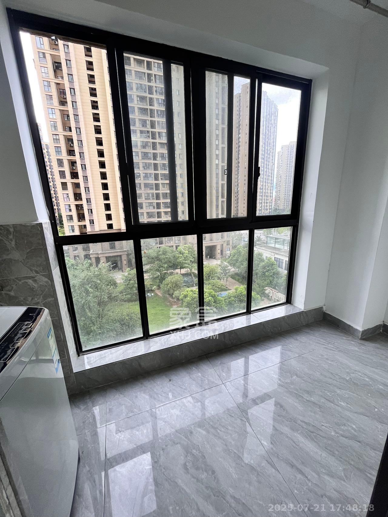 绿地新都会  3室2厅1卫    2100.0元/月 绿地新都会  3室2厅1卫    2100.0元/月室内图1