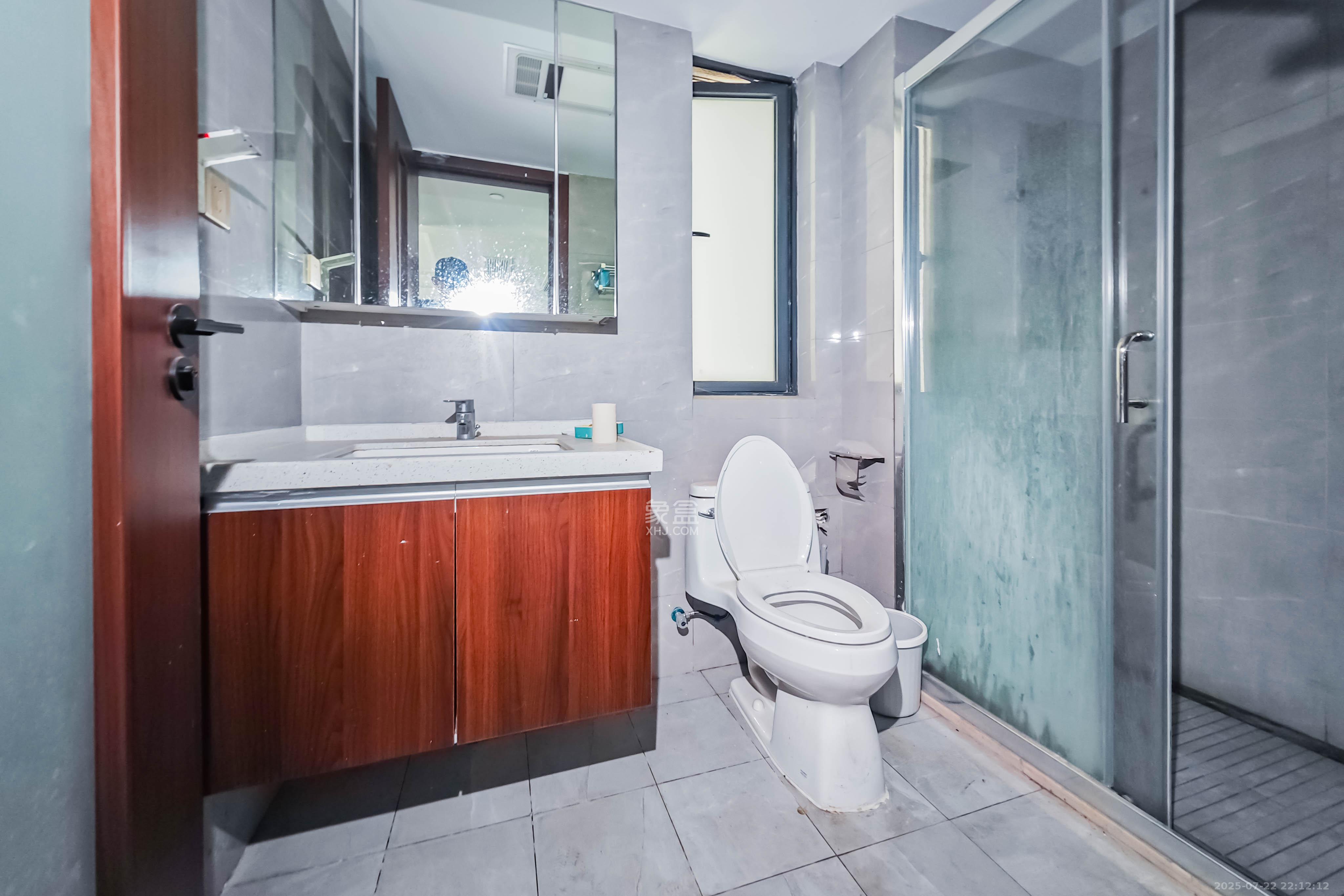 绿地长沙城际空间站（绿地新里佳苑）  3室2厅2卫    135.0万卫生间