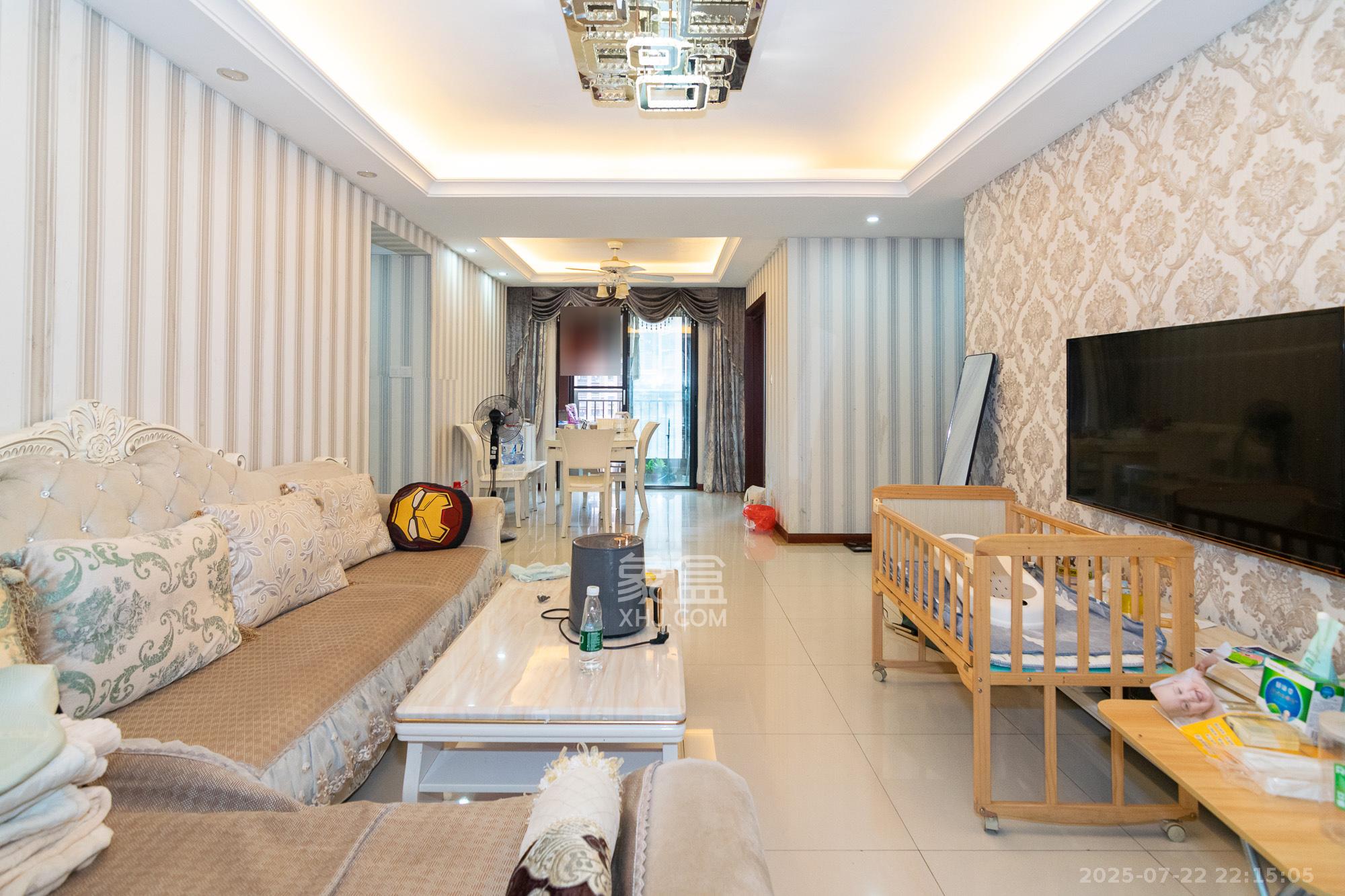 新城国际花都 3室2厅2卫 75.0万 新城国际花都 3室2厅2卫 75.0万客厅