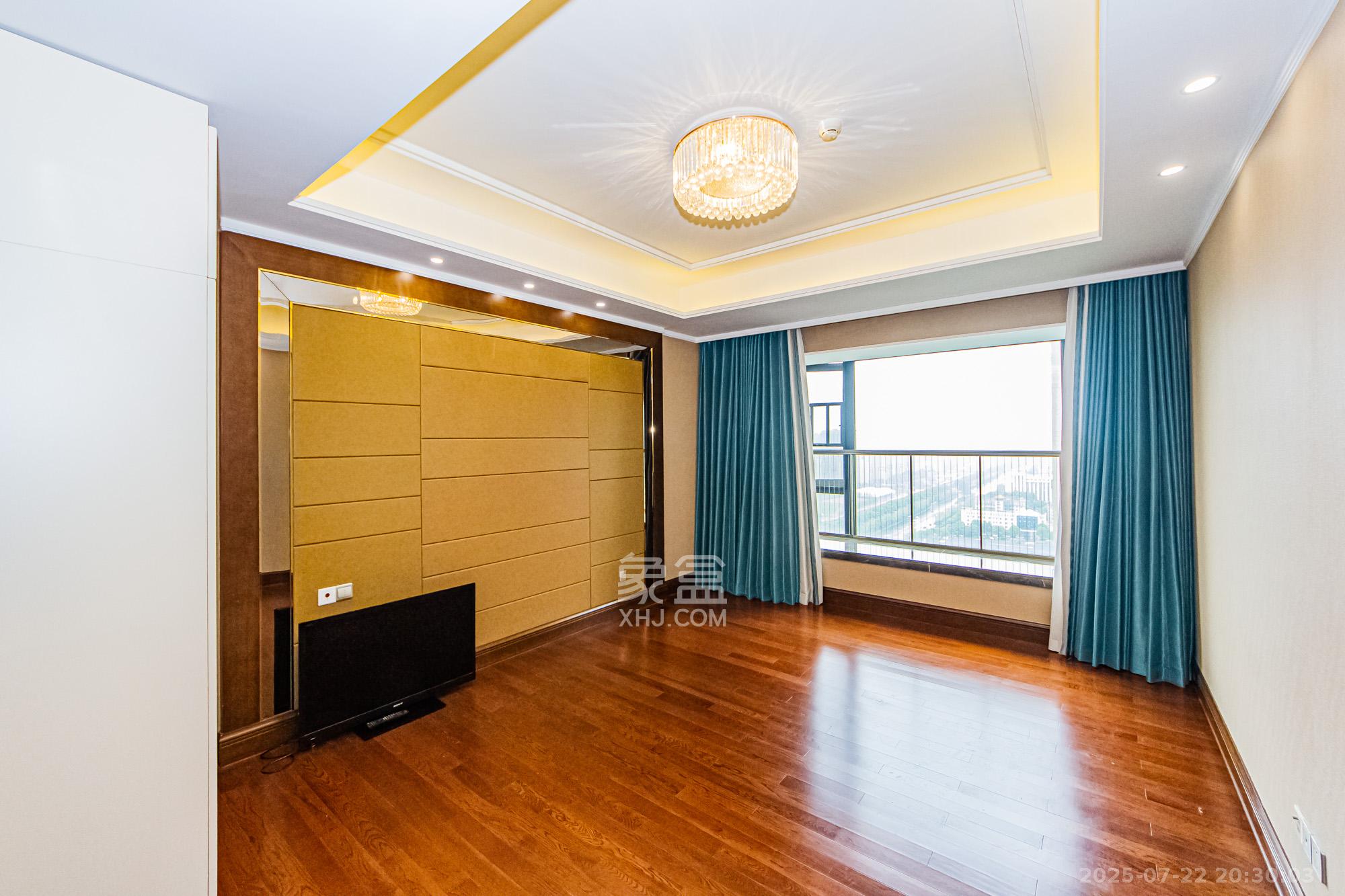 恒大御景半岛锦绣苑 4室2厅2卫 220.0万 恒大御景半岛锦绣苑 4室2厅2卫 220.0万卧室