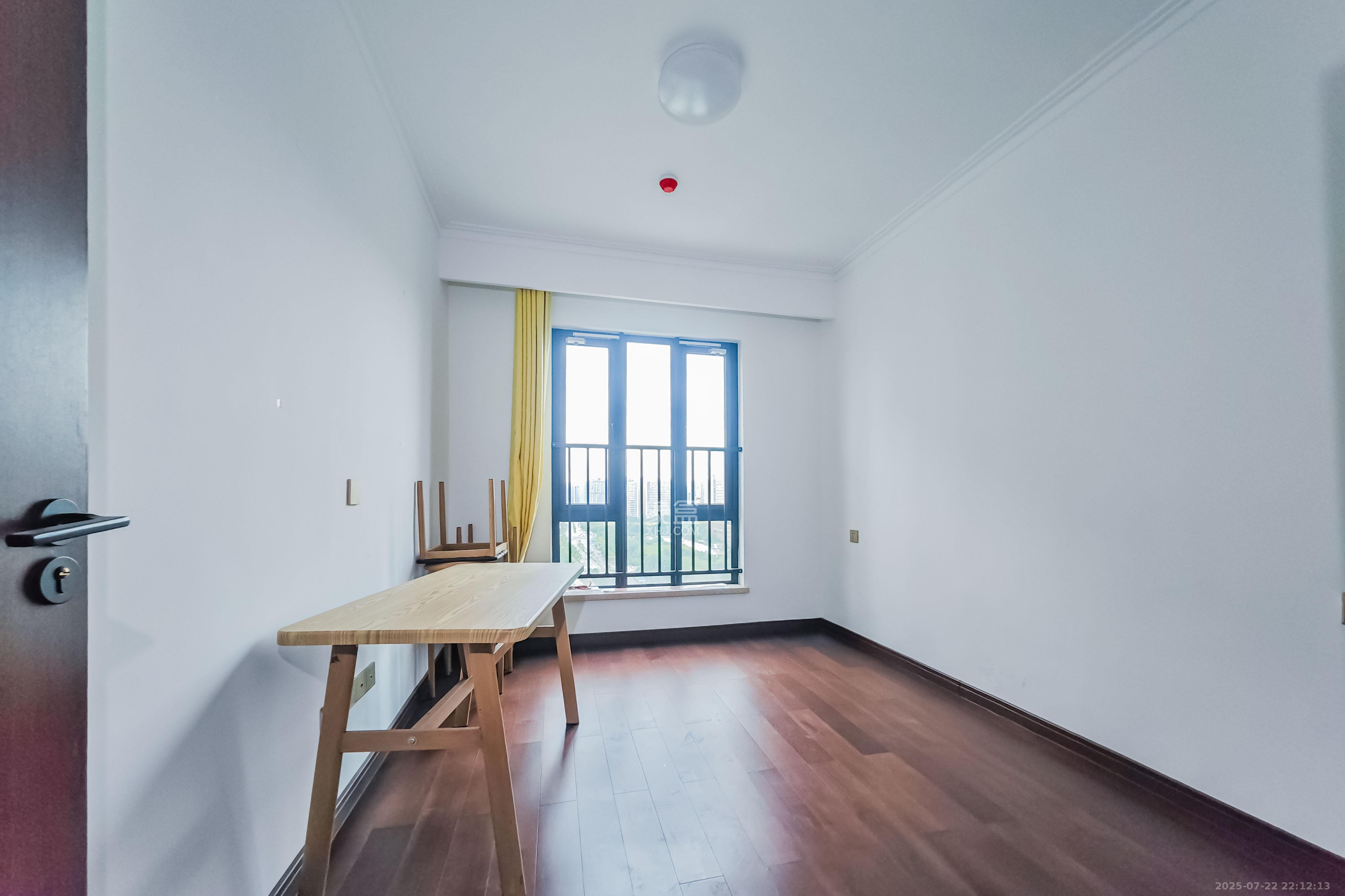 绿地长沙城际空间站（绿地新里佳苑）  3室2厅2卫    135.0万卧室