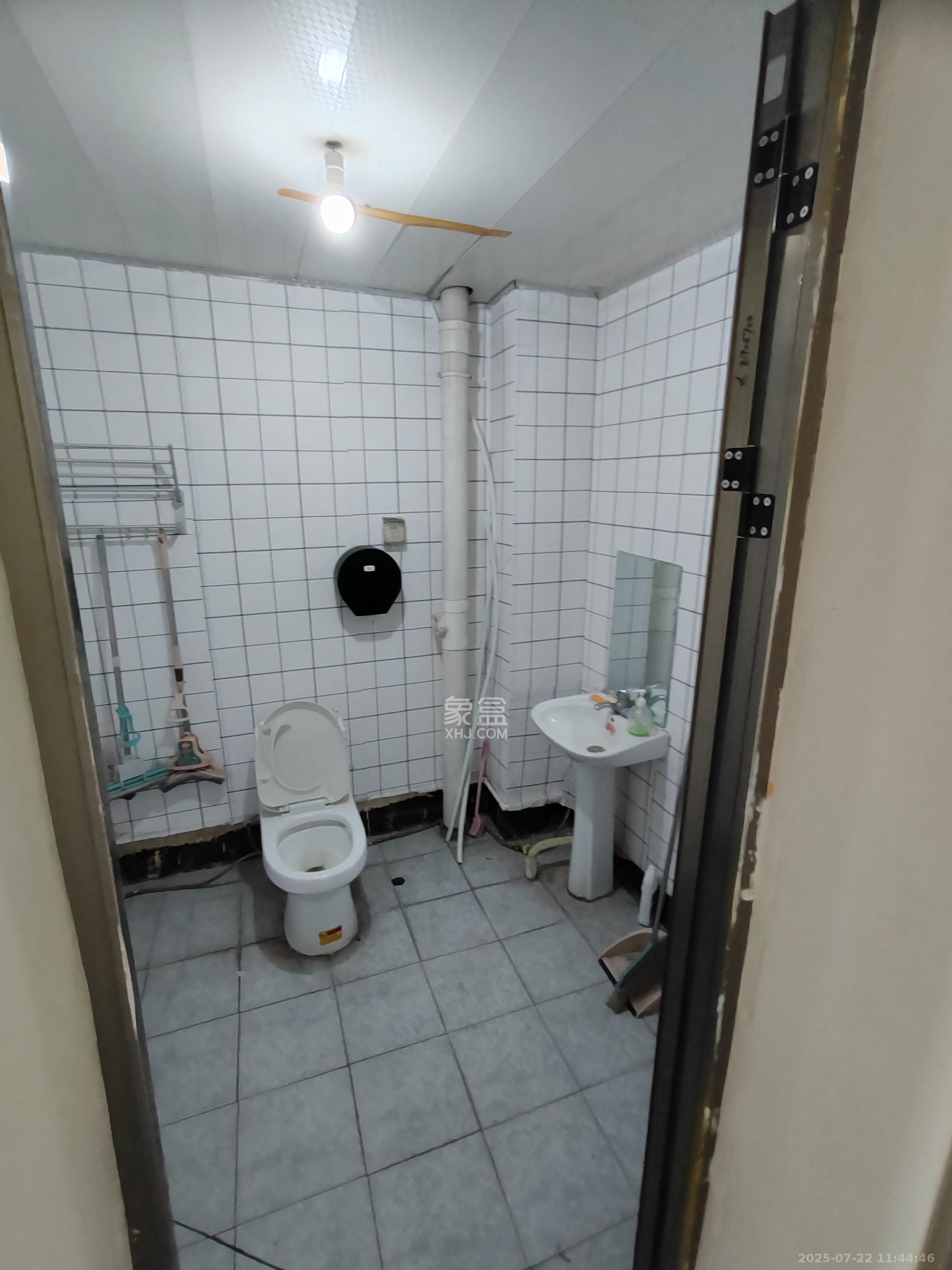 长远大厦  5室2厅2卫    3400.0元/月室内图