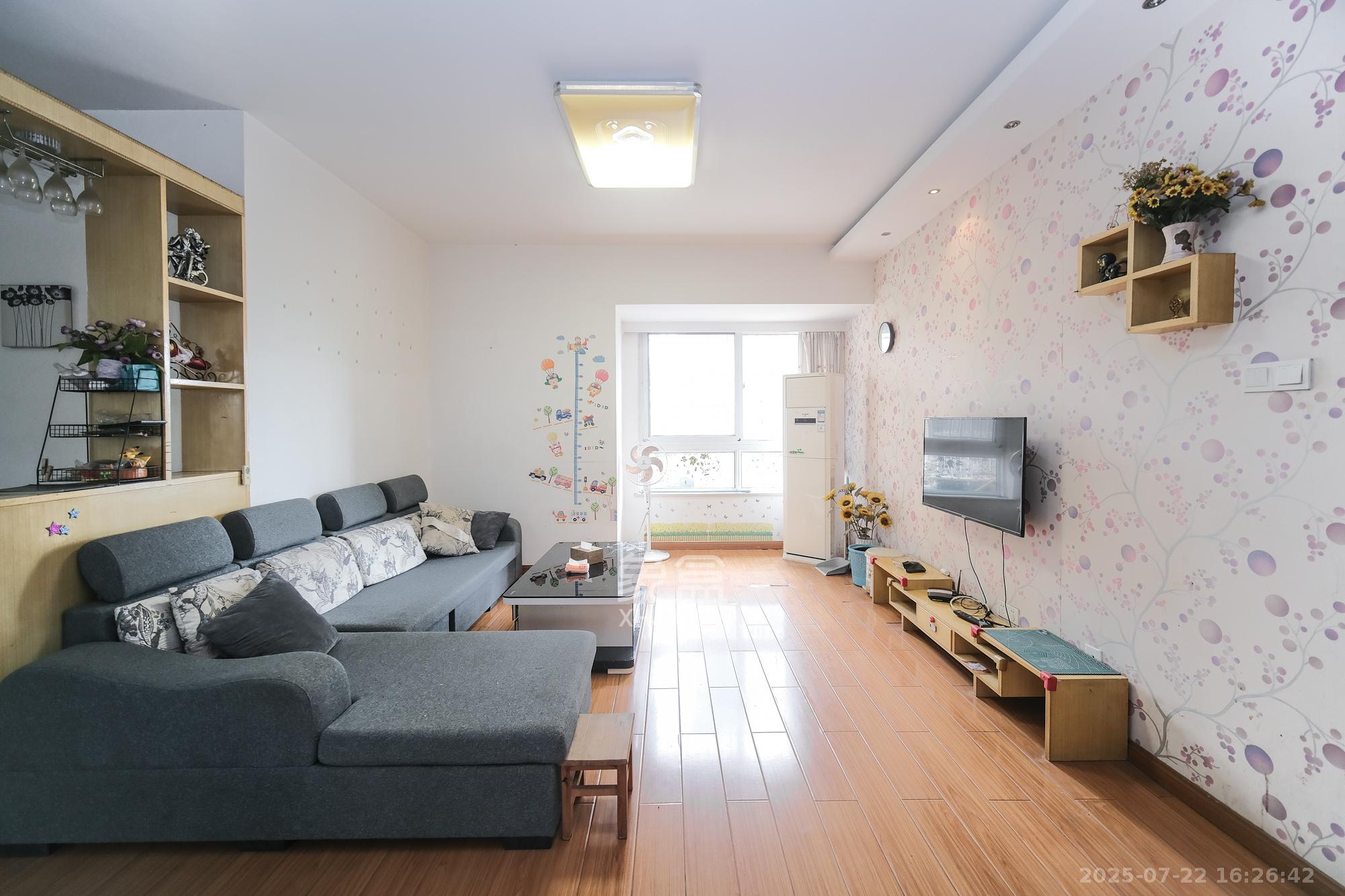 山水湾 3室2厅1卫 59.8万 山水湾 3室2厅1卫 59.8万客厅