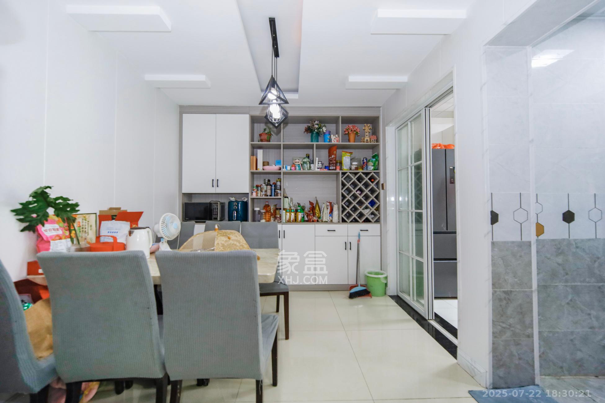 德馨园  3室2厅1卫    100.0万 德馨园  3室2厅1卫    100.0万客厅